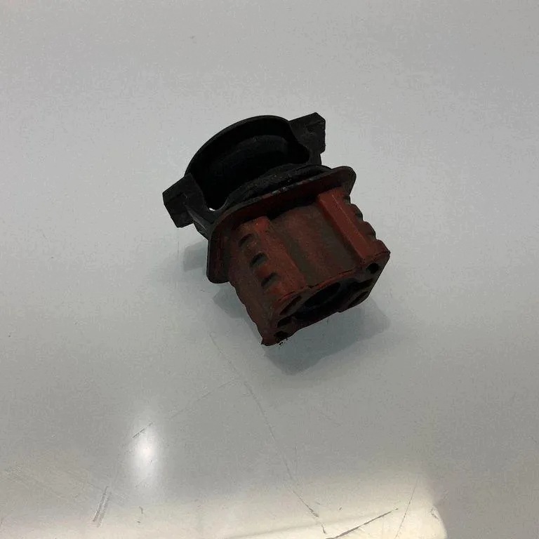 Moottorin kiinnike MERCEDES-BENZ E (W212) A0009912595