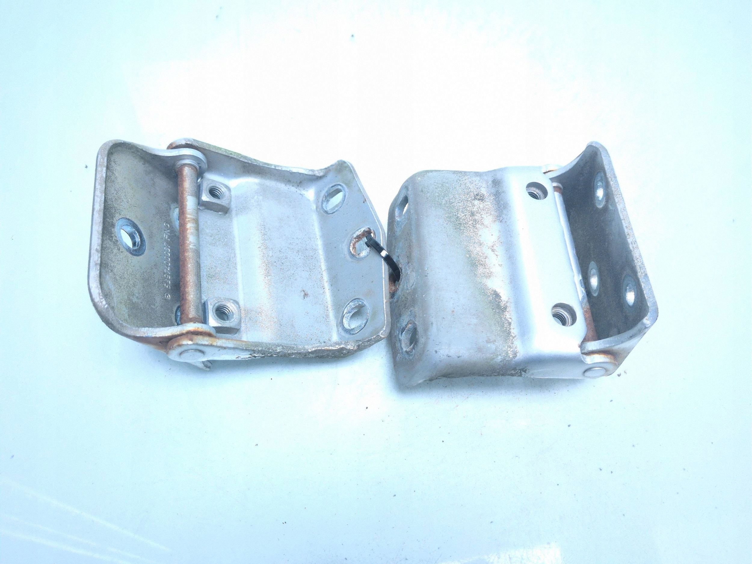 Linker Kofferraumdeckel-Scharnier Mercedes Viano W639 6397400037 image 3