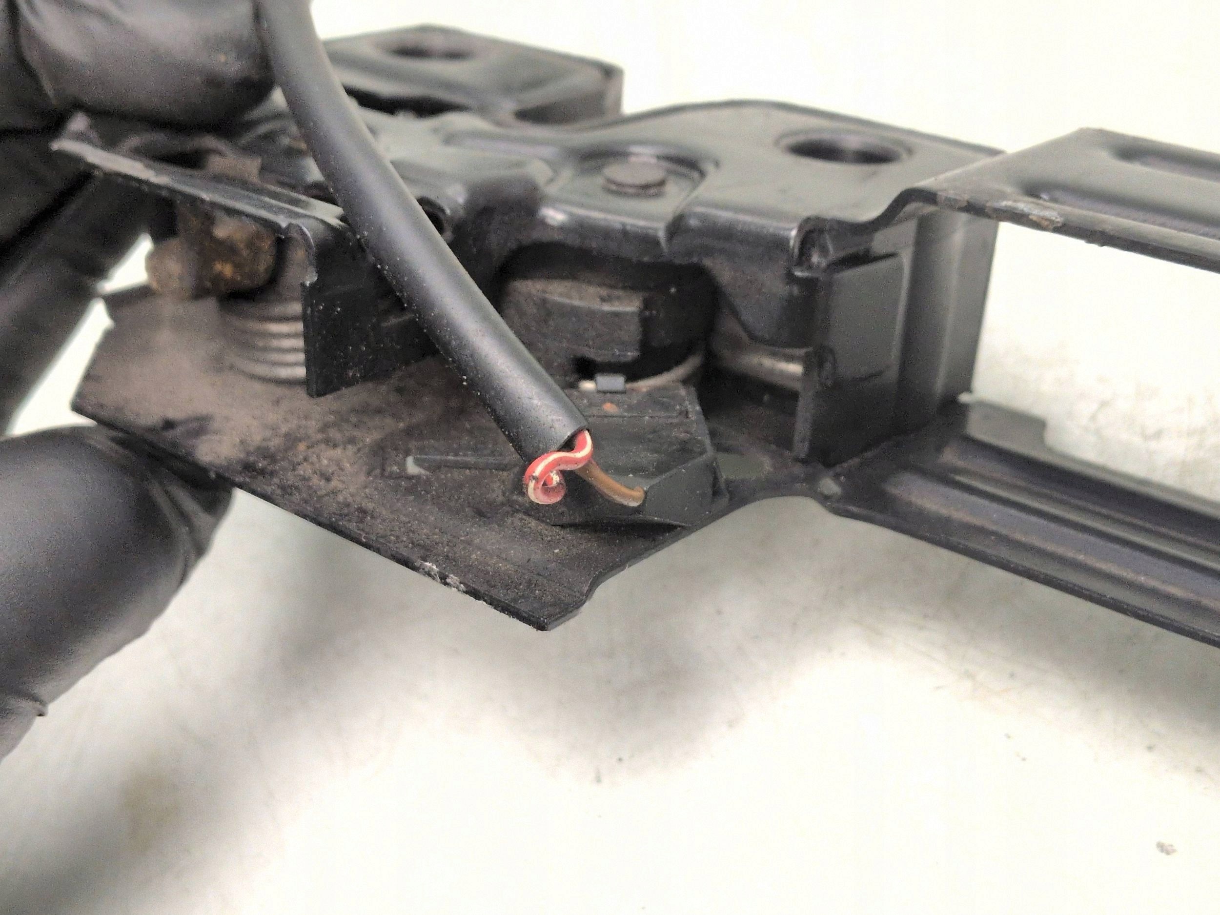 VW Phaeton Verrou de capot avant OEM 3D0823509D image 5
