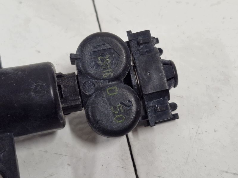 Peugeot 308 II Scheinwerfer-Spritzdüse rechts vorne OEM 2523643253 image 4