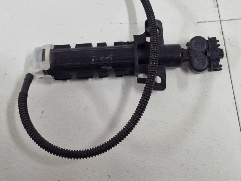 Peugeot 308 II Scheinwerfer-Spritzdüse rechts vorne OEM 2523643253 image 9