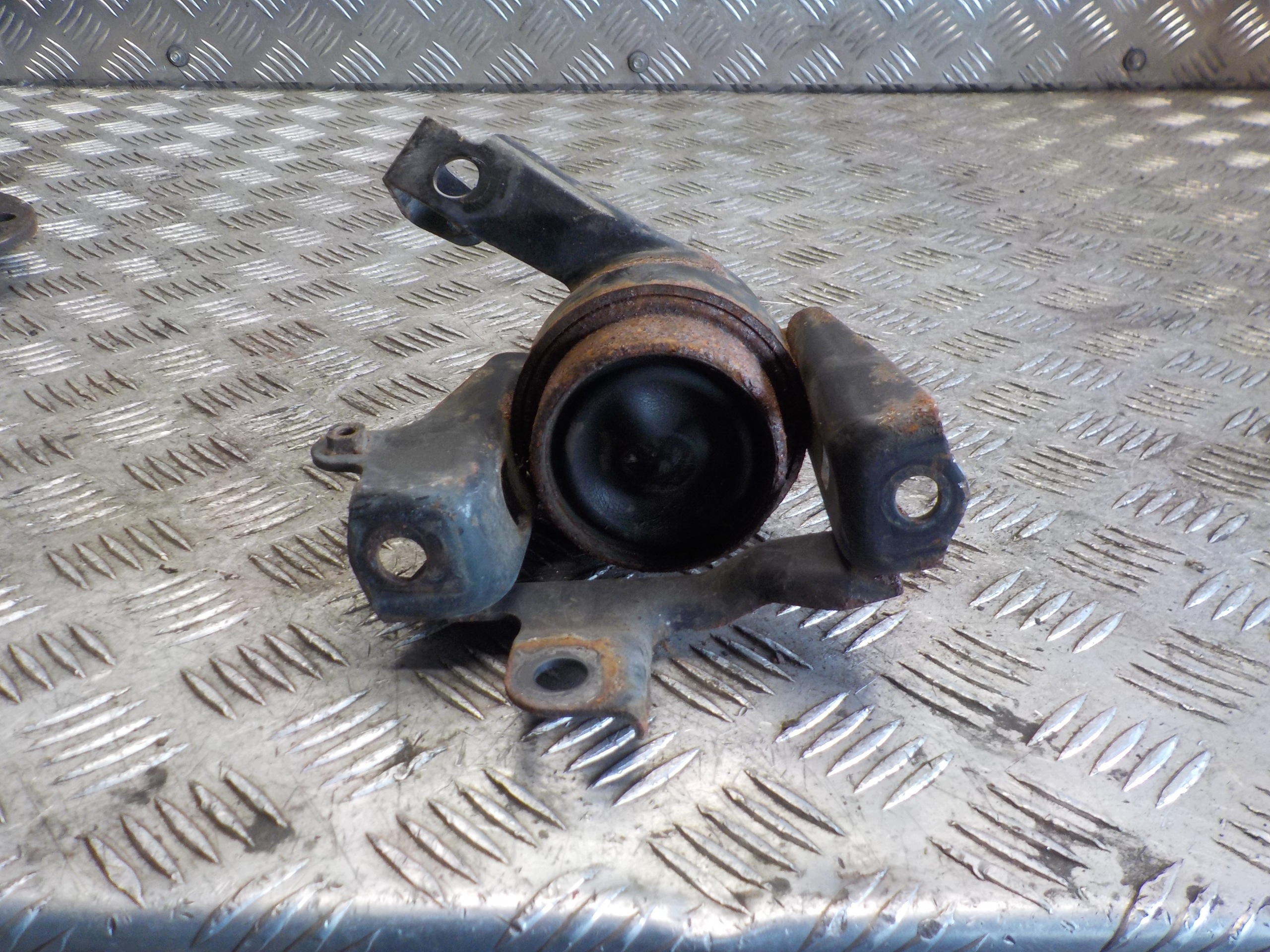 Toyota Corolla Verso 2.2 D Support Moteur (Lapa) image 3