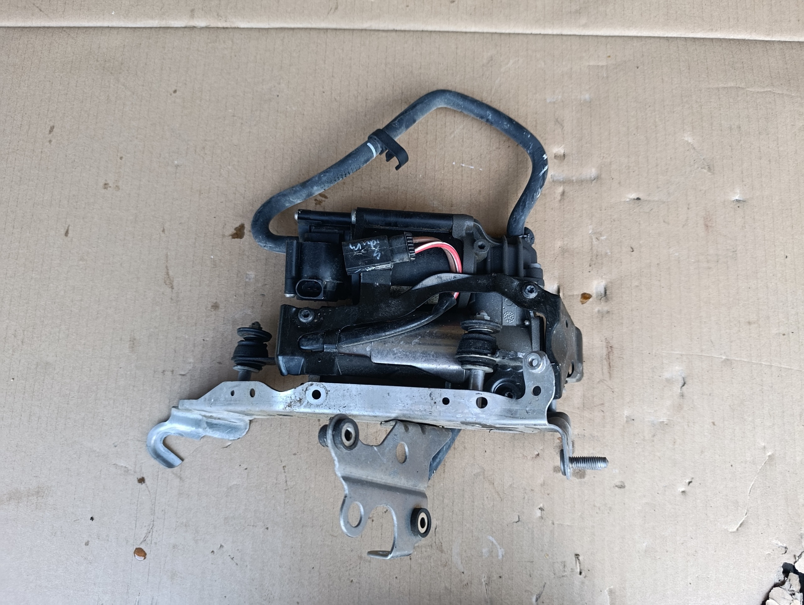 Compresseur suspension Mercedes W213 A2133203004 image 2