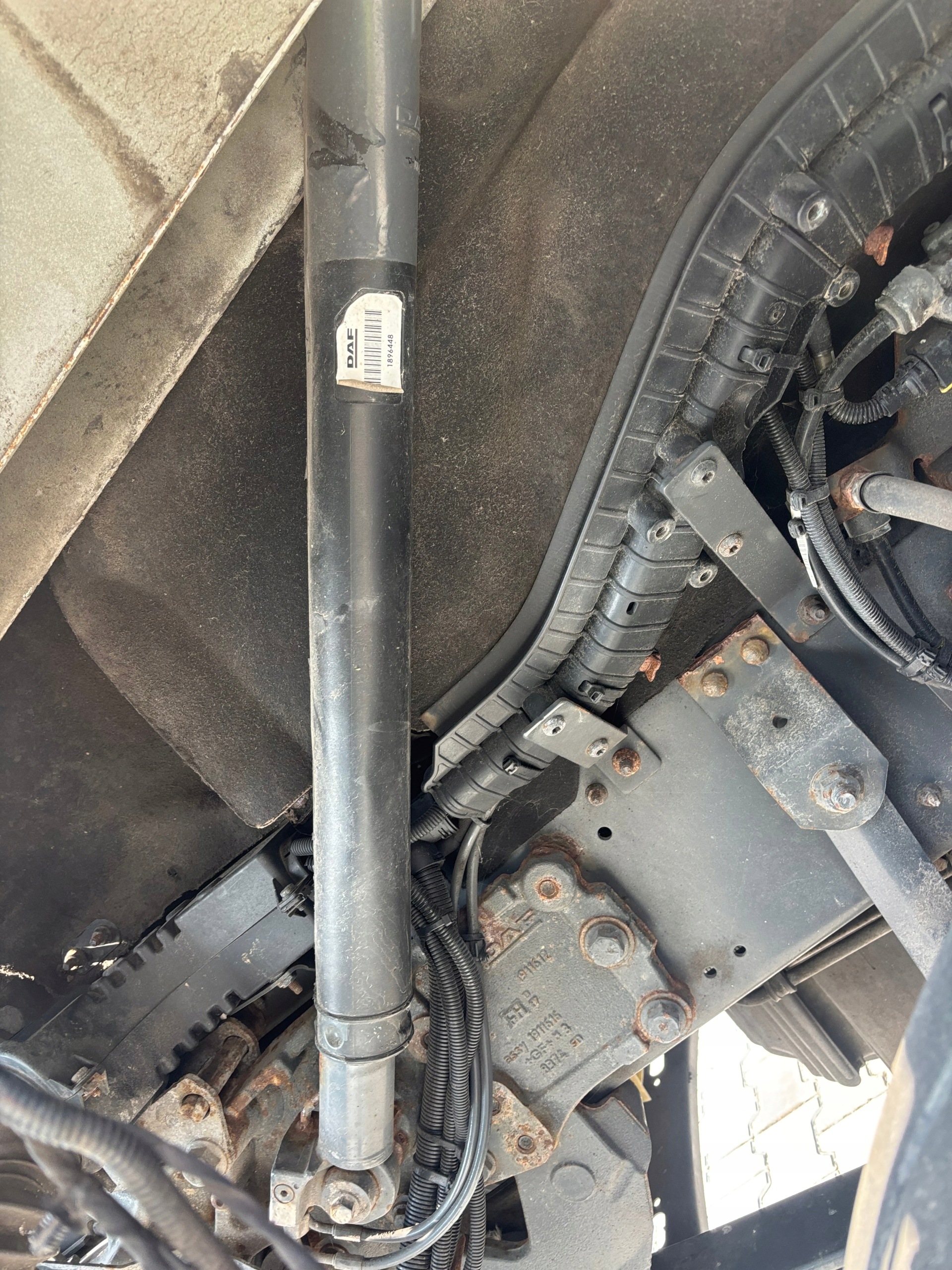 Vérin bascule cabine DAF XF 106 1896448 image 2