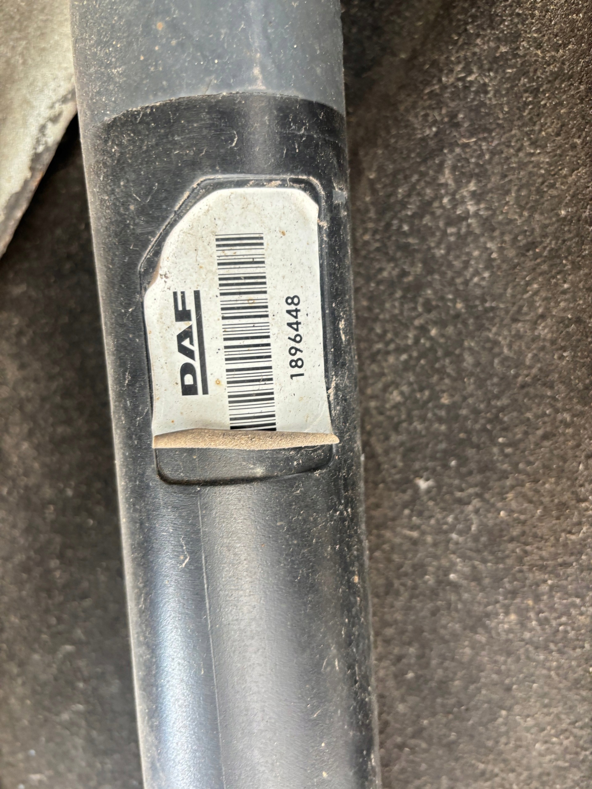 Kuorma-auton ohjaamon kallistussylinteri DAF XF 106 1896448