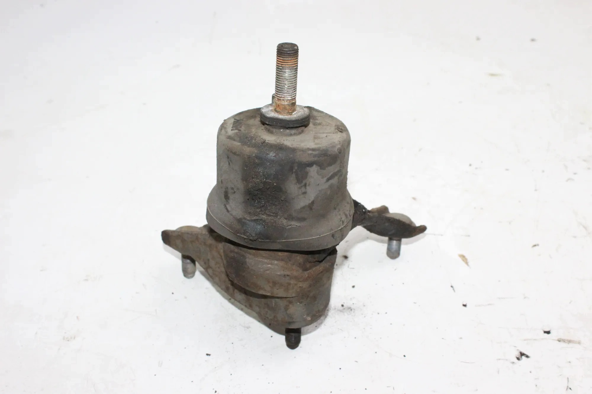 Engine Mount Left Lexus RX 3.3 Hybrid OEM 1237220060 image 3