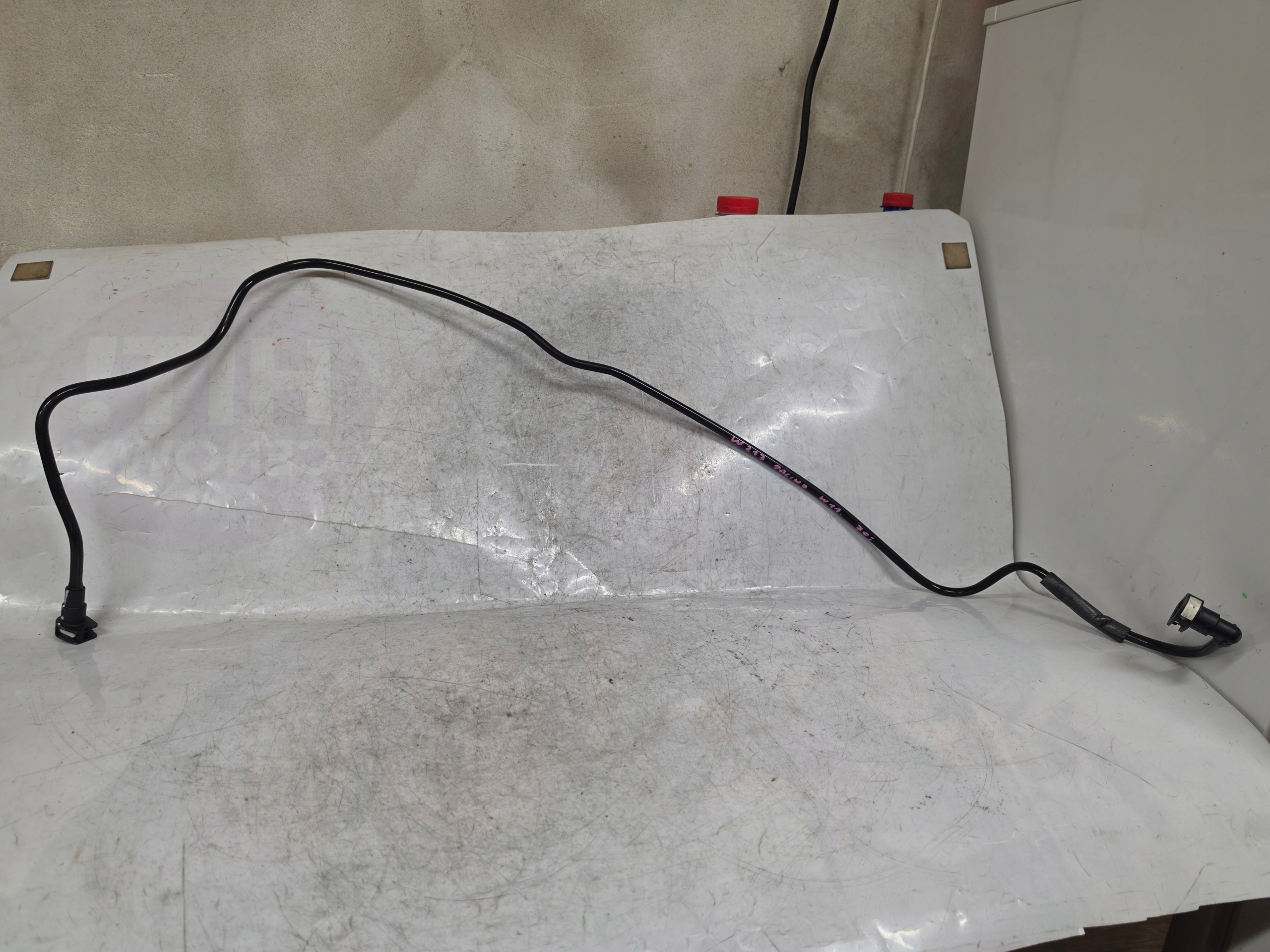 Polttoaineputki Mercedes Benz W213 OE 100117819
