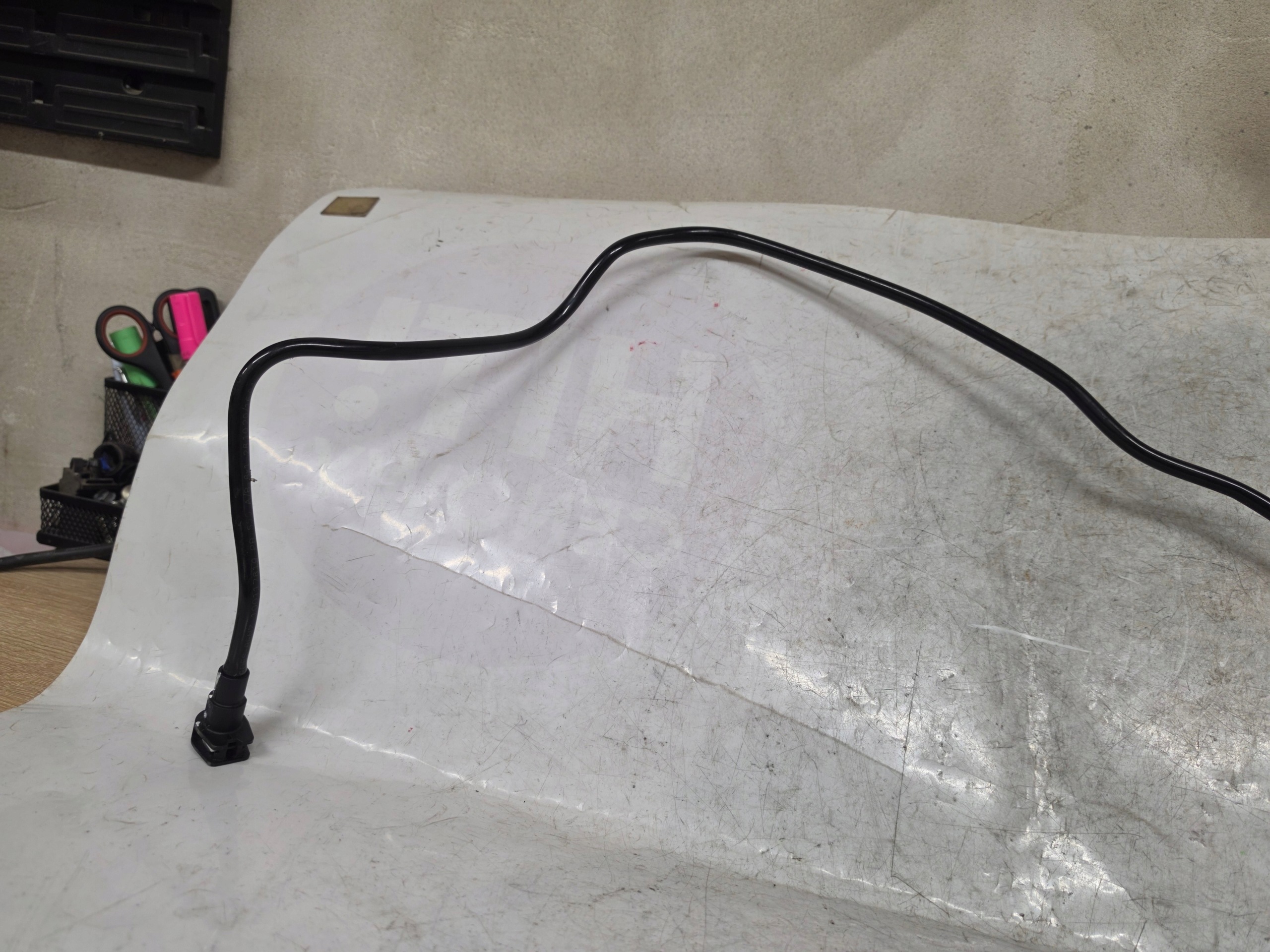 Conduite de carburant Mercedes W213 OE 100117819 image 4