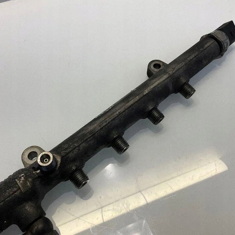 MERCEDES W212 A6510700800 Rampe injection image 3