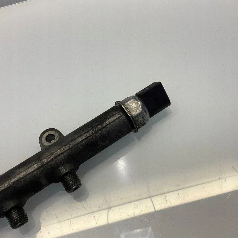 MERCEDES W212 A6510700800 Rampe injection image 4