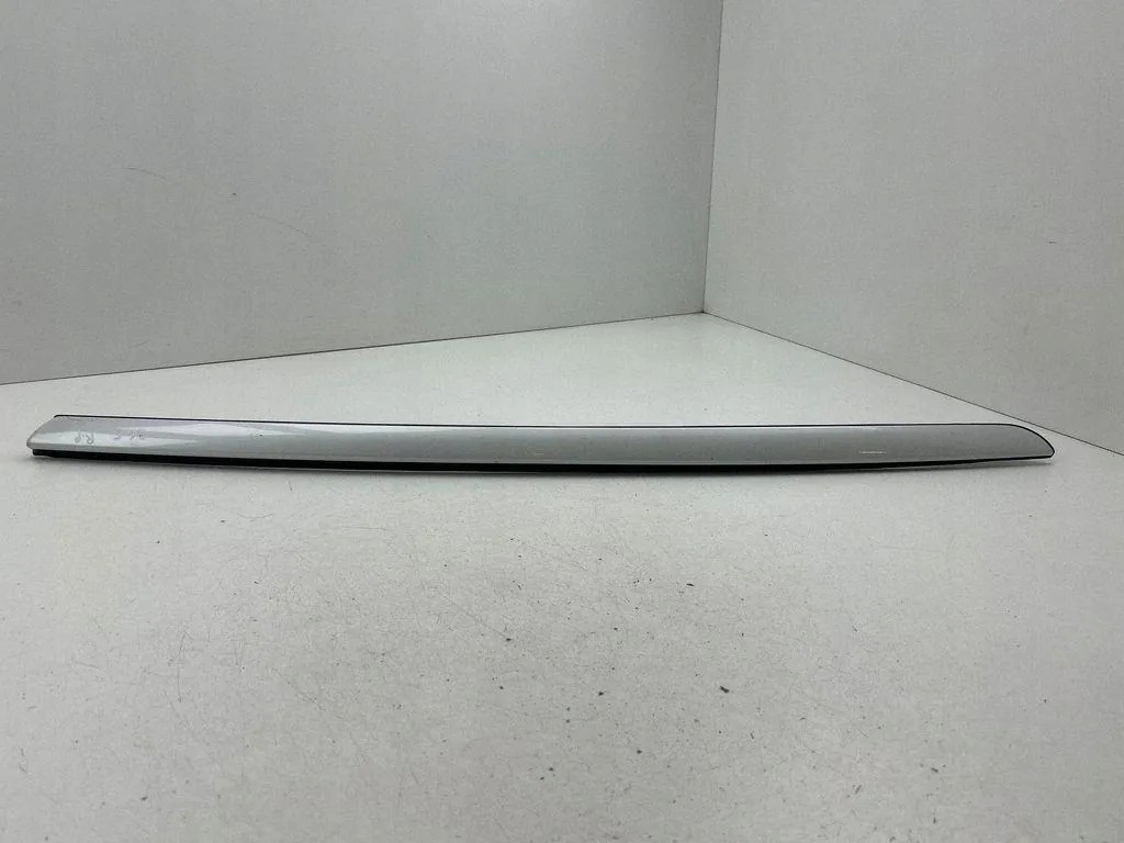 Citroen DS5 Windshield Trim Right Front OEM 9687247980 image 2