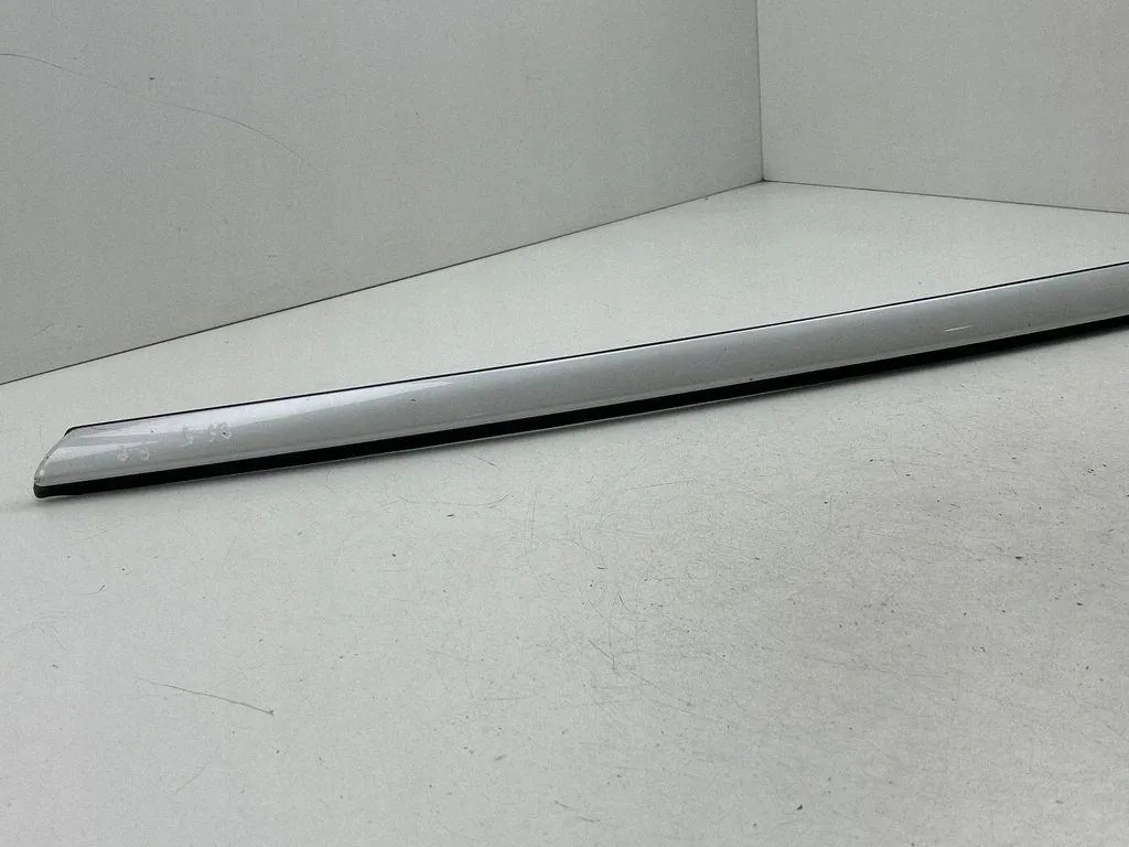 Citroen DS5 Windshield Trim Right Front OEM 9687247980 image 3