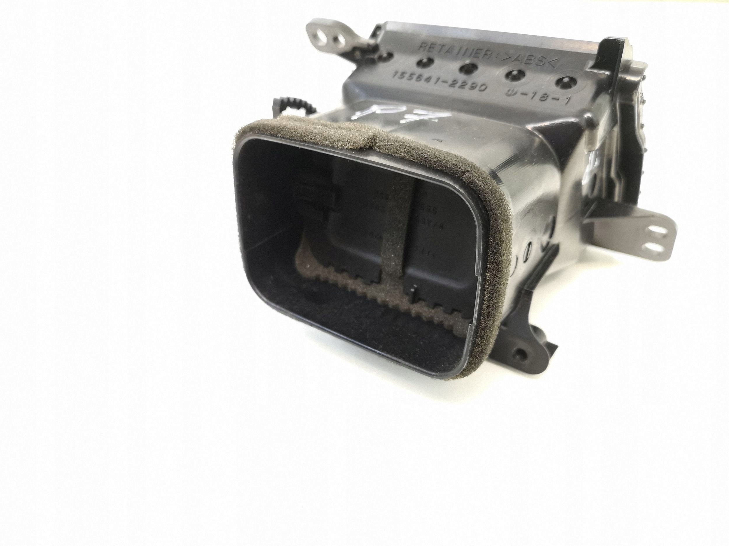 Toyota Auris 150 Ilmanvaihdon sivusäleikkö 5565012290