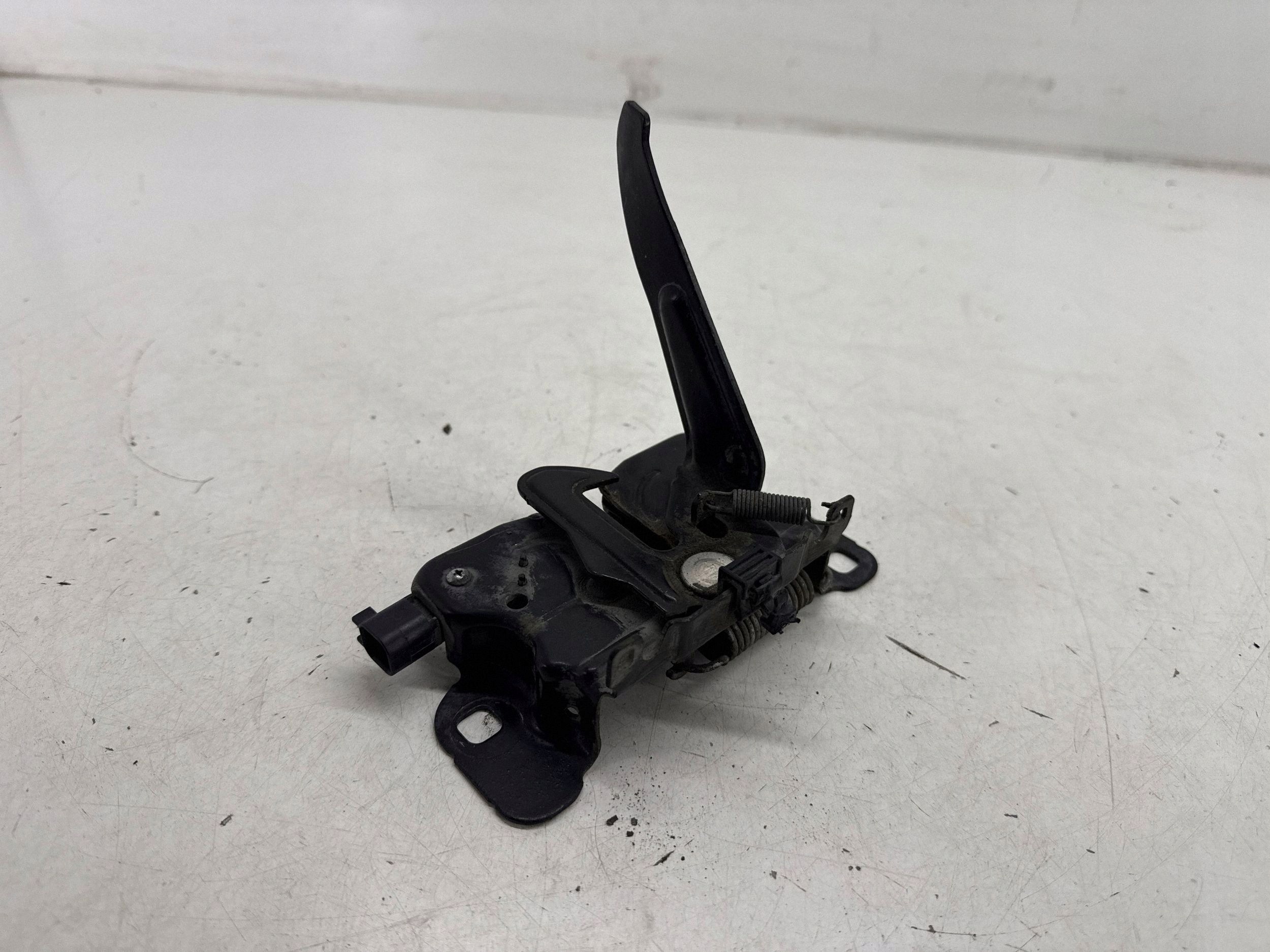 Konepellin lukko Dodge Charger 2011-2023 OE 55113780AD
