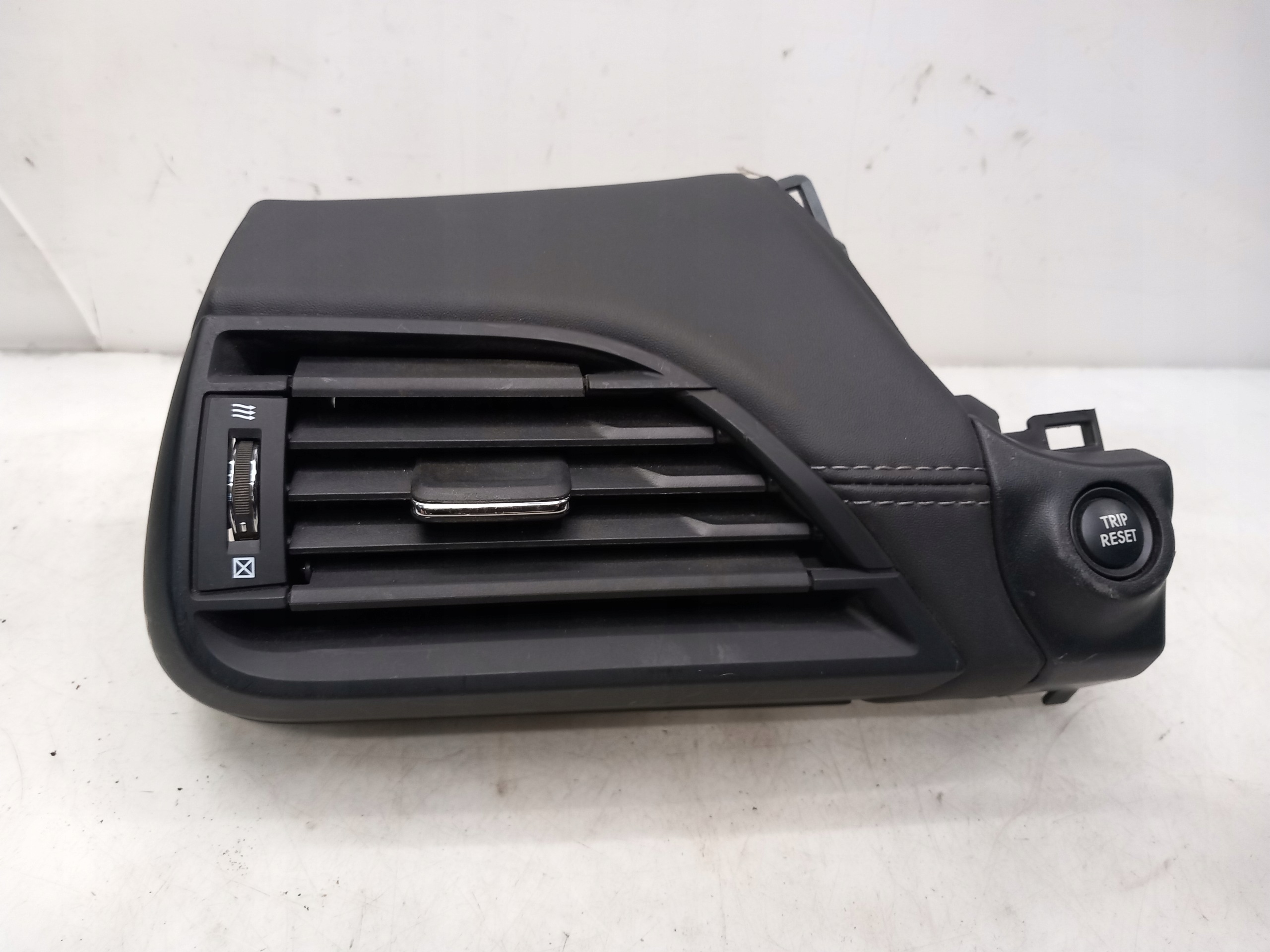 Grade de Ventilação Esquerda Subaru Outback VI 66110AN11A image 2