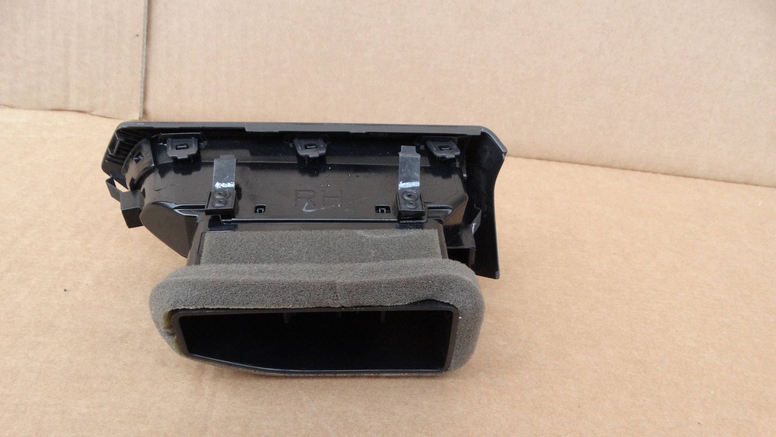 Grille d'aération droite Maxus V90 Deliver 9 C00127779 image 3