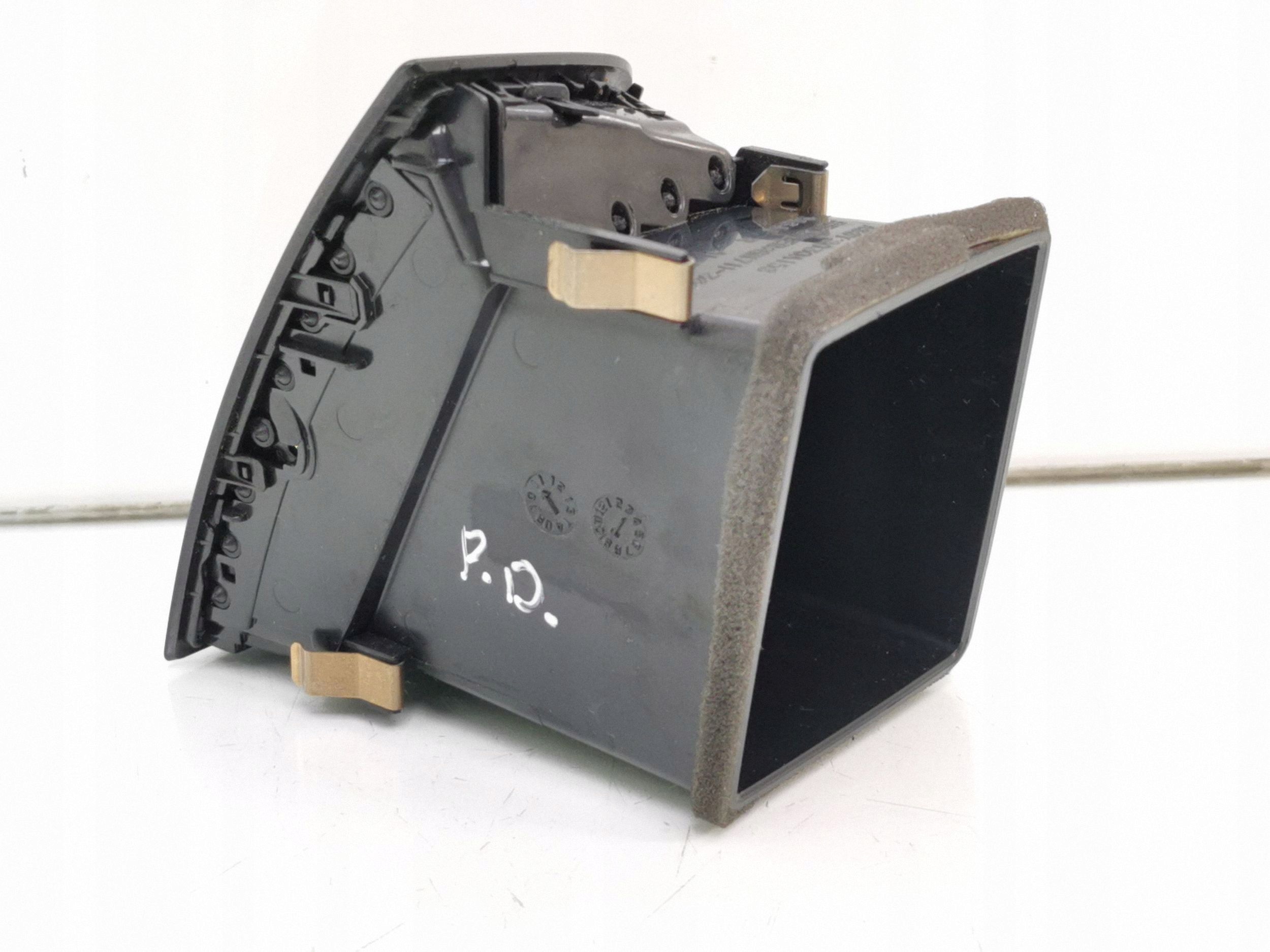 Grelha de Ventilação Mitsubishi OE 8030A158 Usada image 3