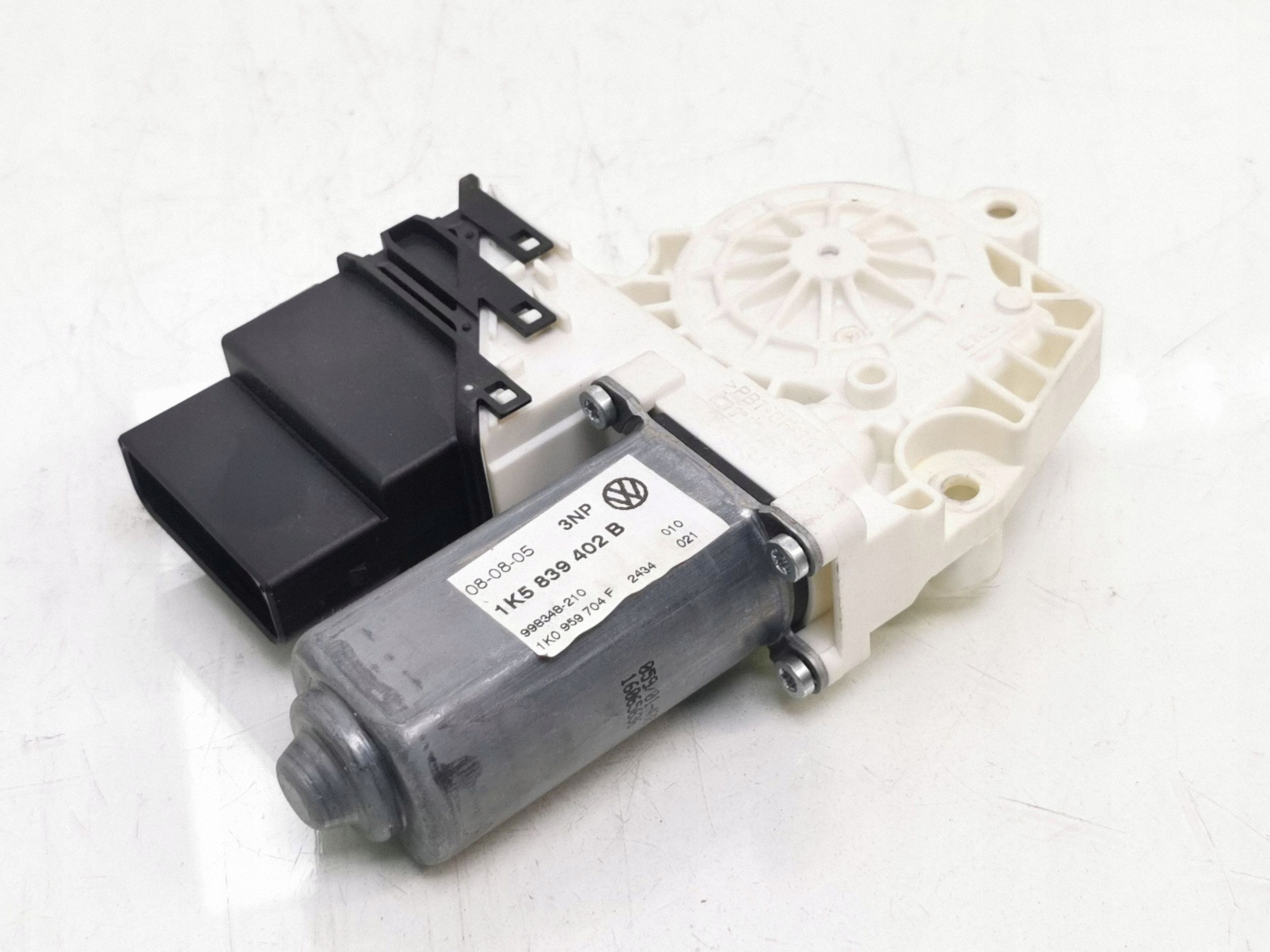 Motor de Vidro Traseiro Direito VW Jetta 1K5839402B image 2