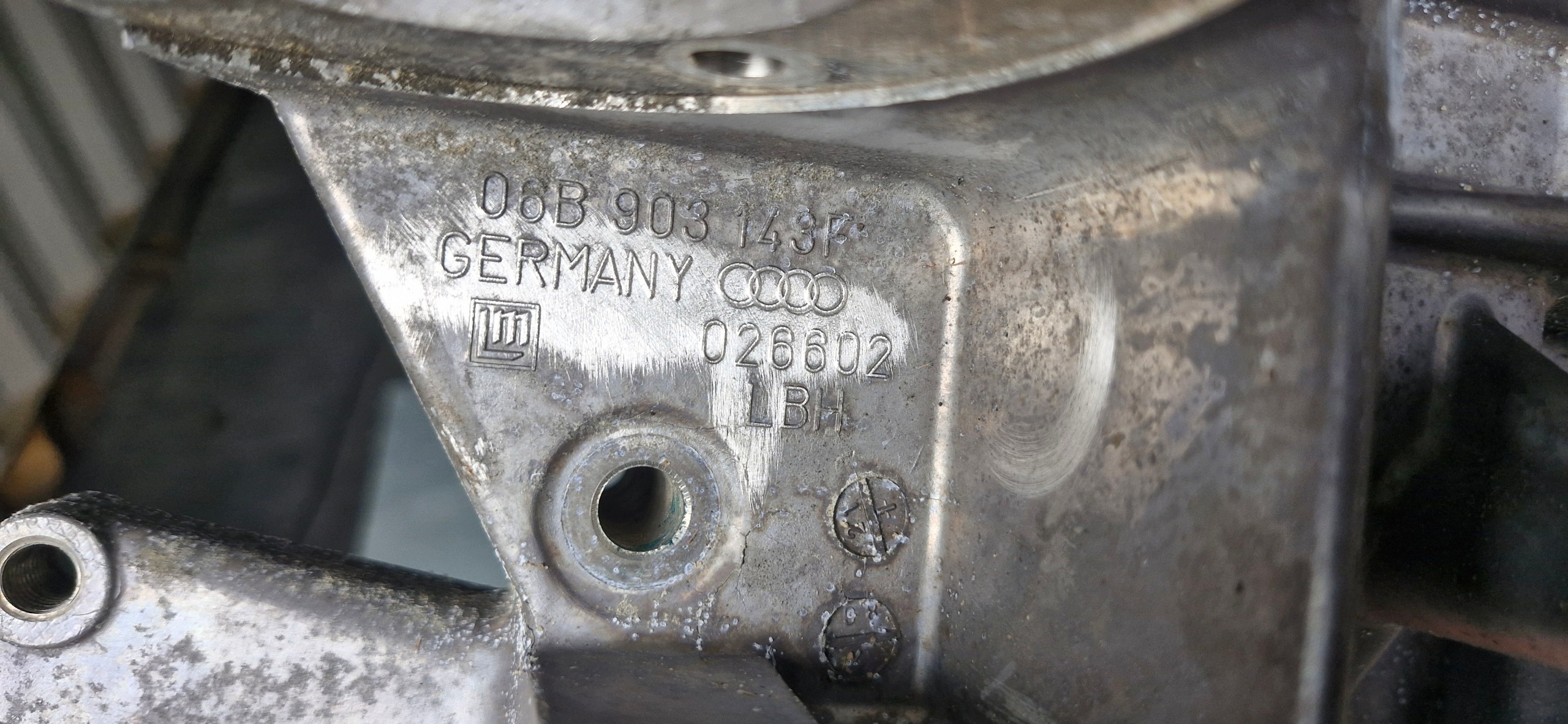 Support alternateur VW Passat B5 Audi A4 B5 1.6 8V image 4