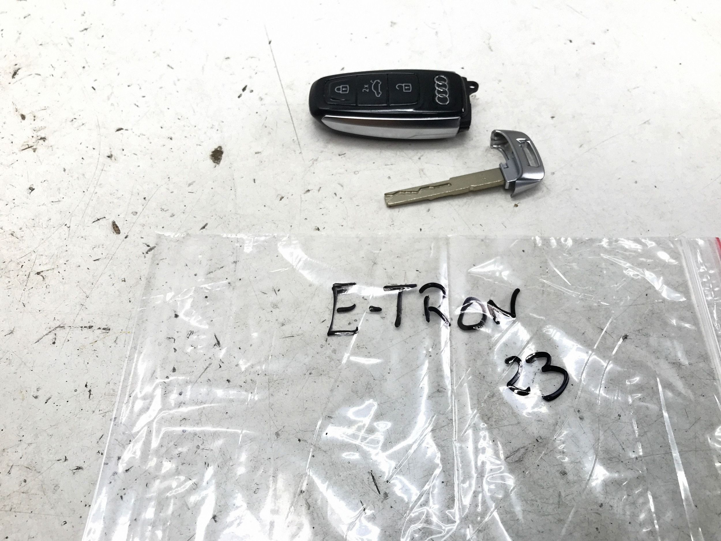 Audi e-tron GT 2023 avainpilotti 4N0959754CM image 3