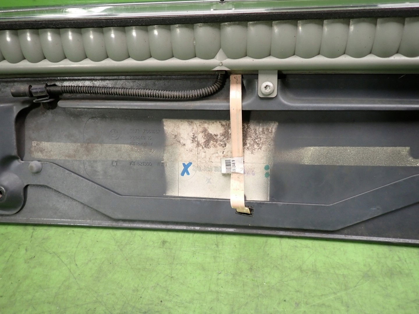 Spoiler BMW 5 E60 E61 2006 OEM 7061467 image 10
