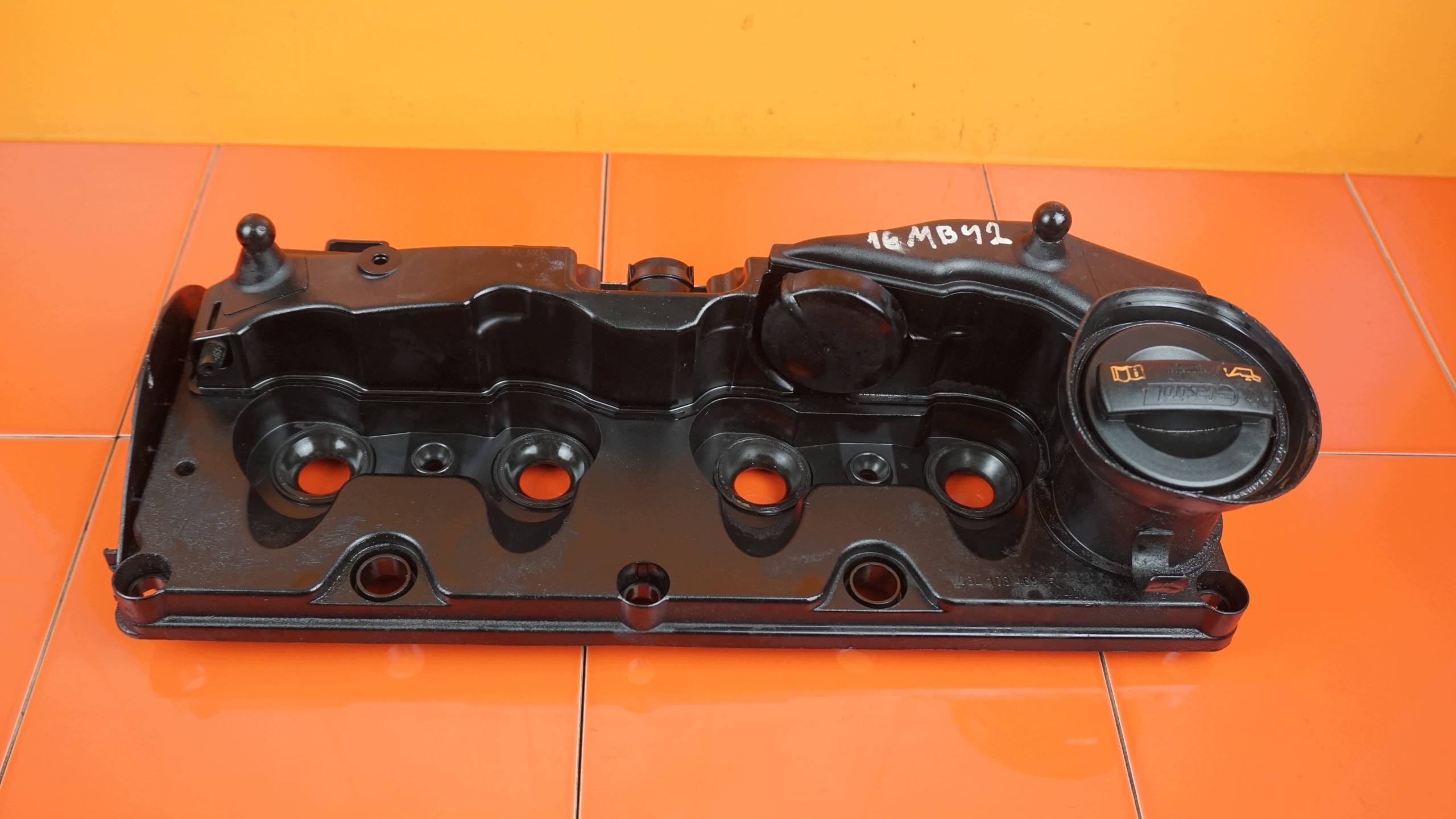 VW Golf VI 1.6 TDI 105KM Ventilabdeckung 03L103469R image 2