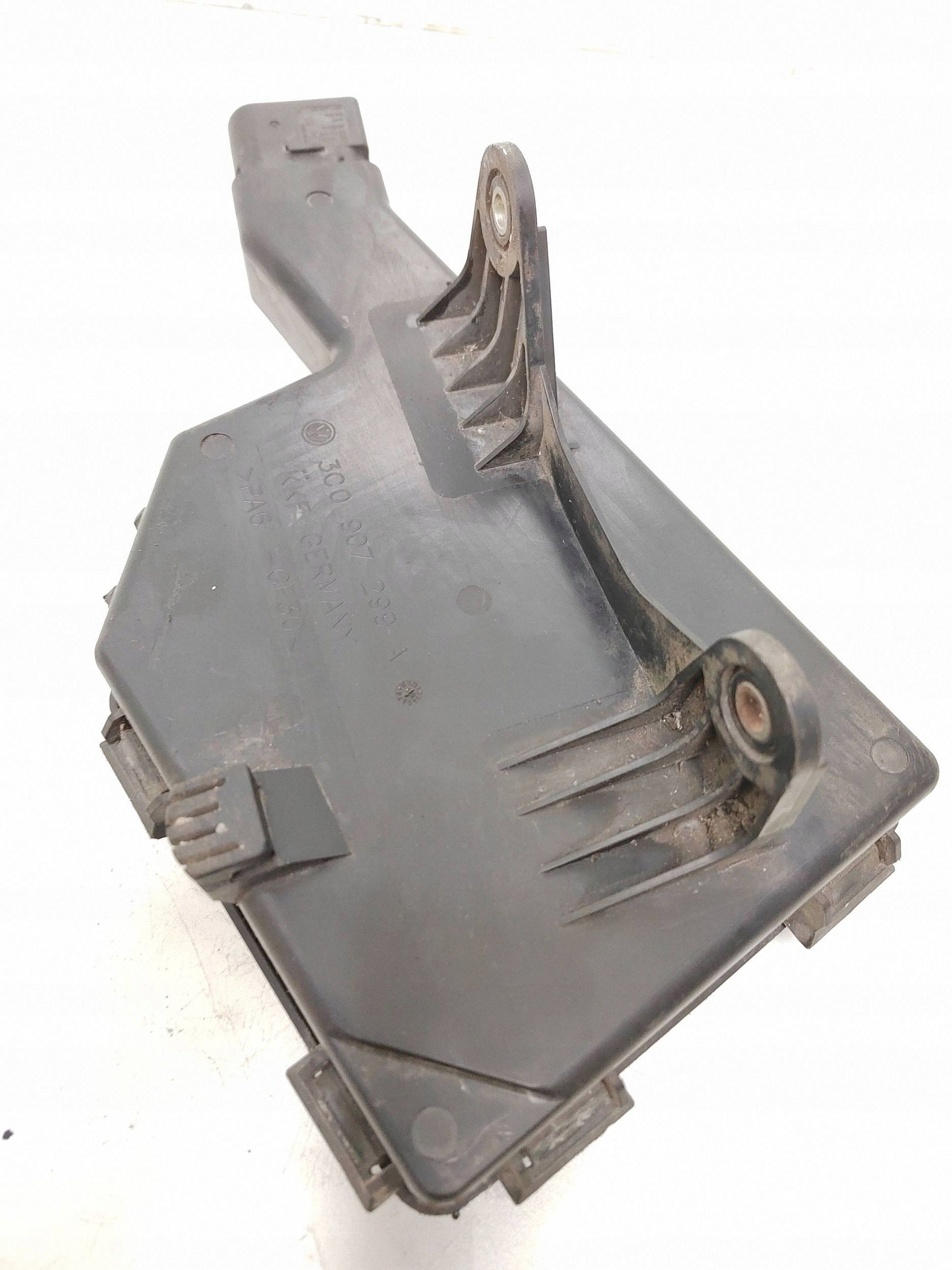 VW Passat B6 3C0907300A Invertteri