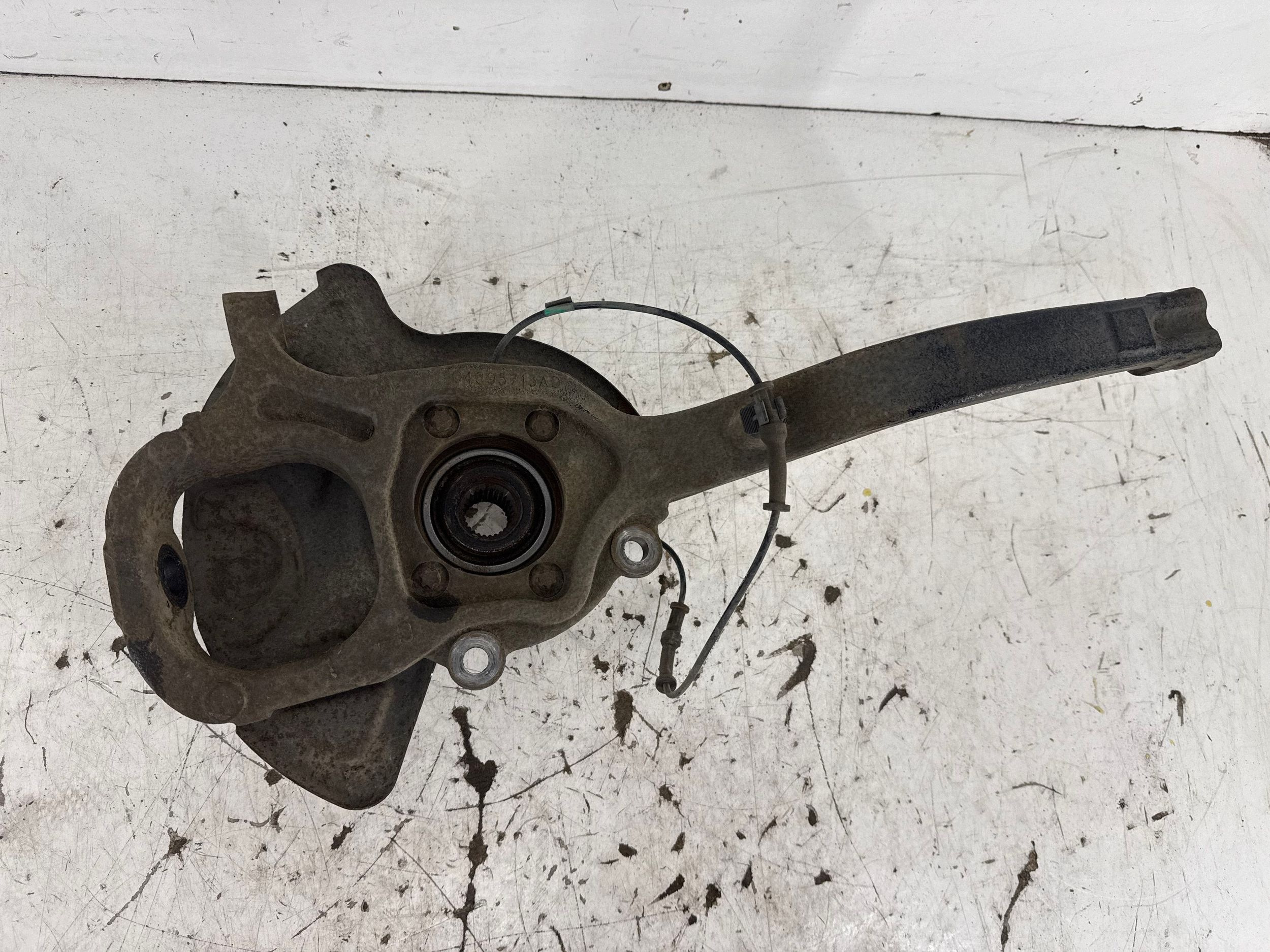 Cubo Roda Dianteira Esquerda Dodge Charger 04895713AD image 4