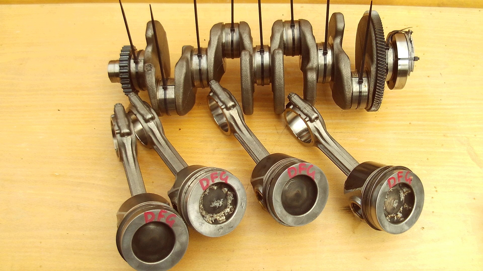 Kurbelwelle 04L V160 DFG + Kolben Pleuel 04LA VW Audi 2.0 TDI image 2