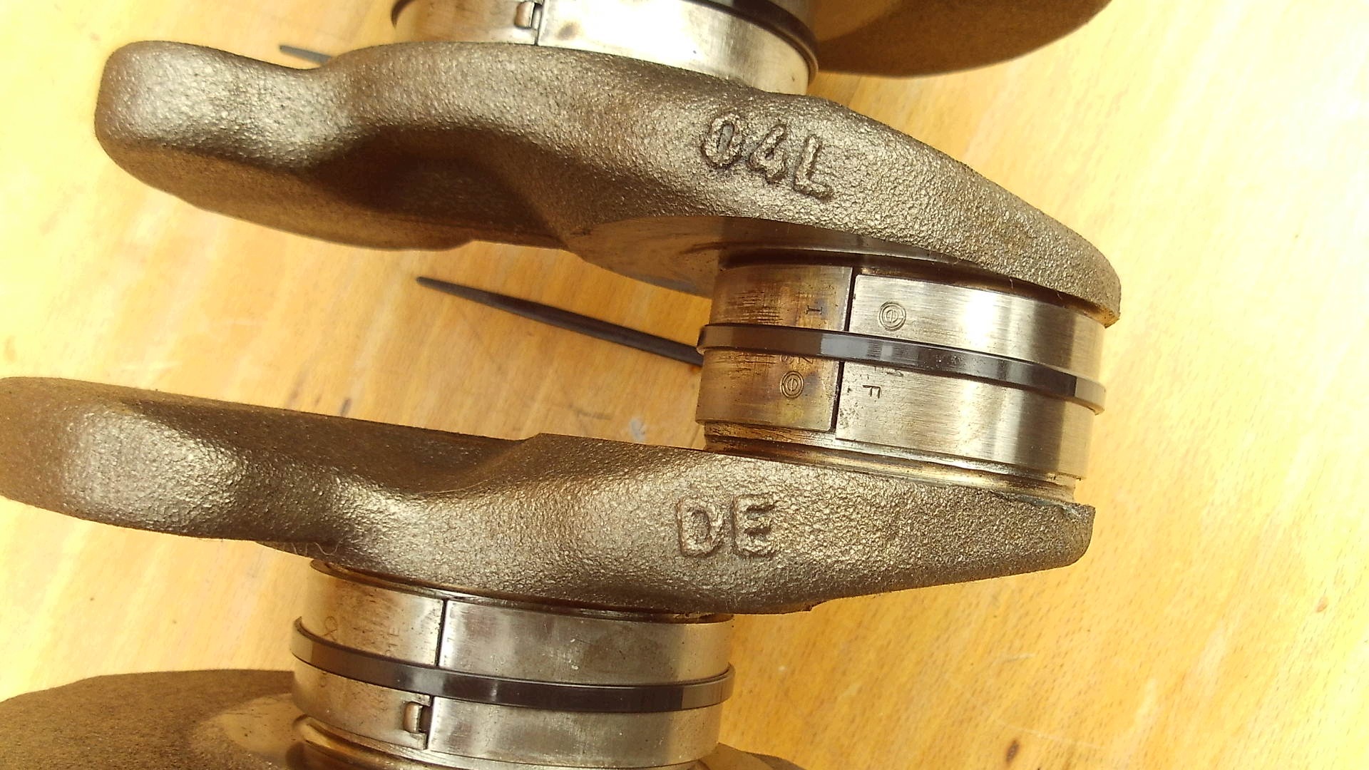 Kampiakseli 04L V160 DFG + männät ja kiertokanget VW Audi 2.0 TDI