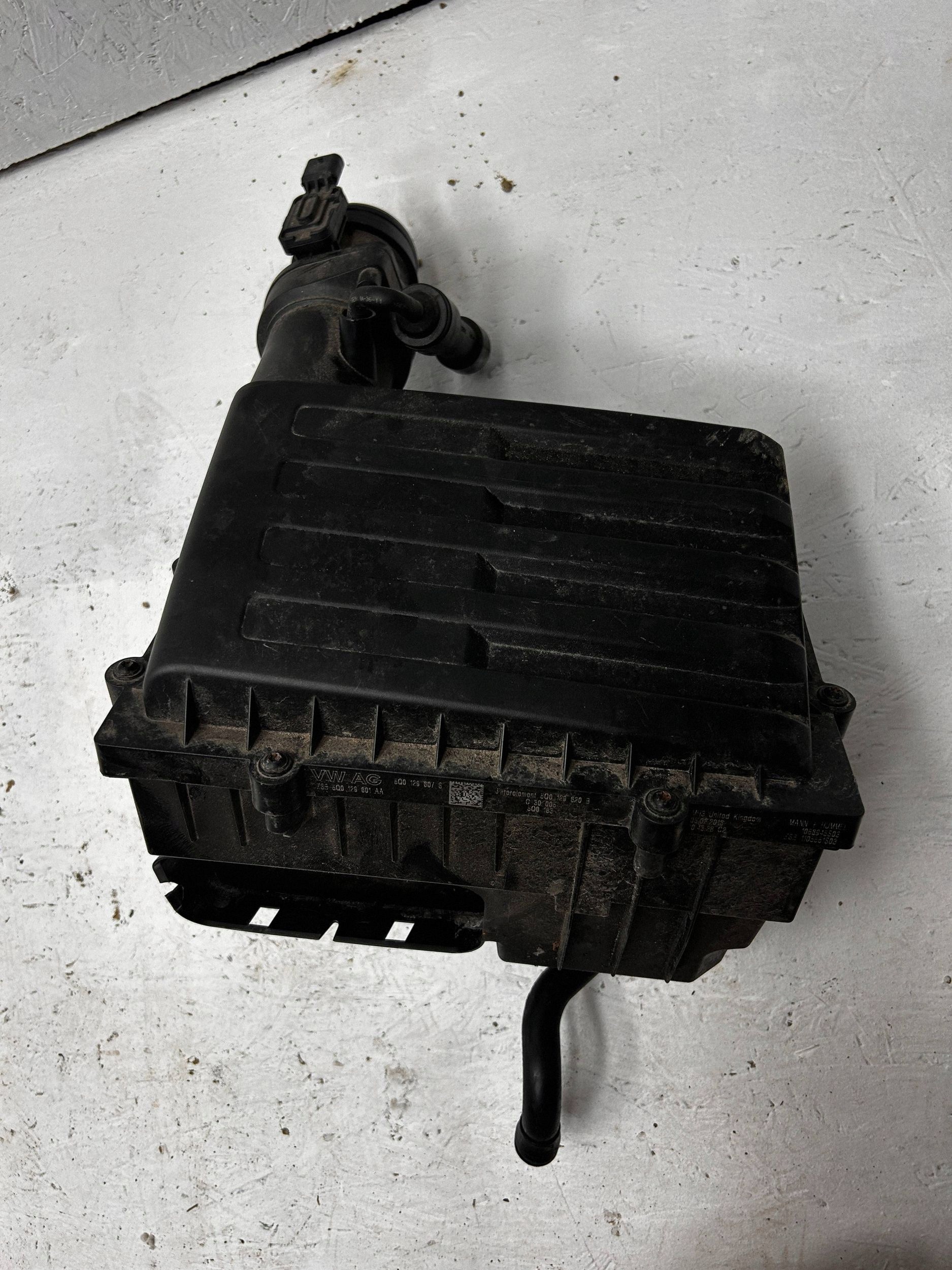 Caixa do Filtro de Ar VW Passat Variant 2015 5Q0129820B image 2