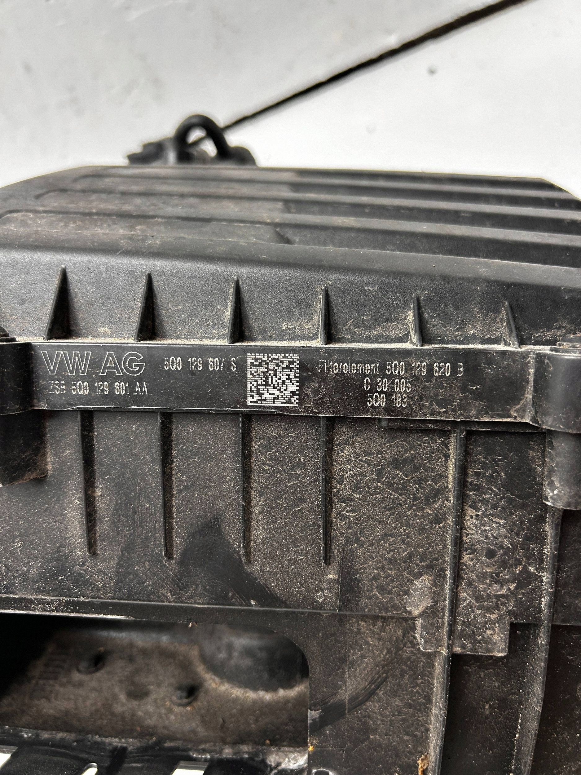 Caixa do Filtro de Ar VW Passat Variant 2015 5Q0129820B image 3