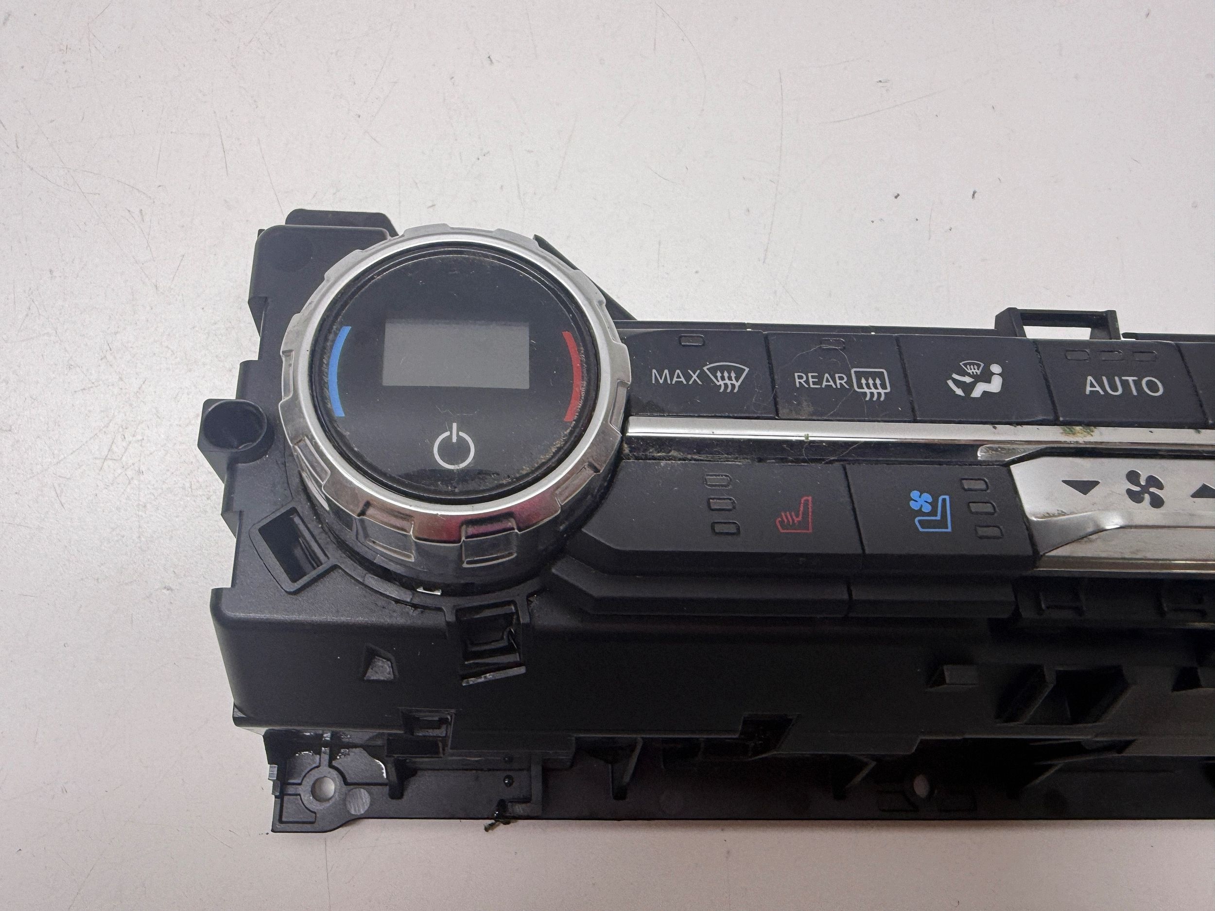 Panel de climatización Ford F150 2019 ML3T18C612CE image 7