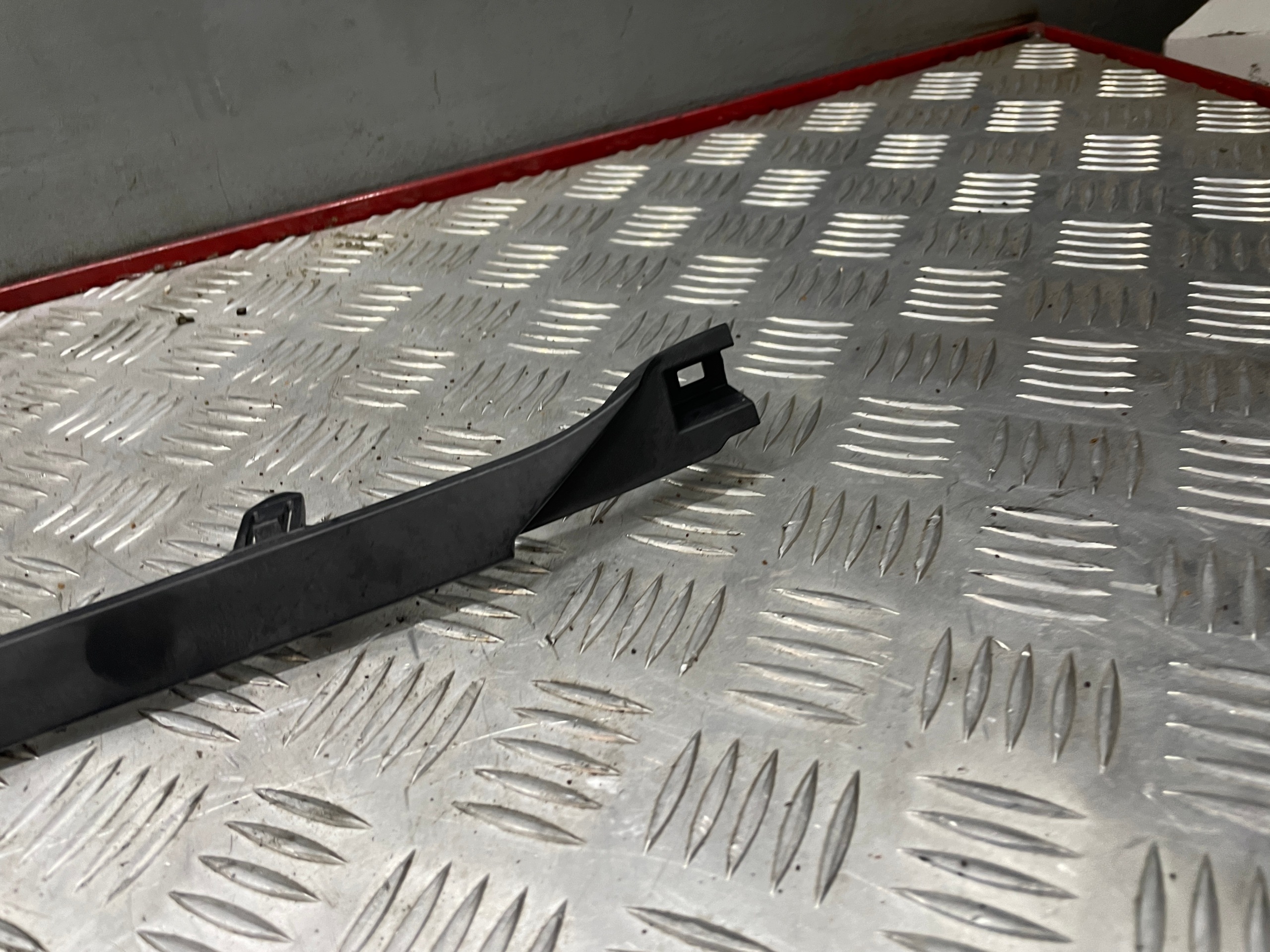 Heckspoiler-Lippe Toyota Avensis T27 270 OEM 5642563256525 image 5