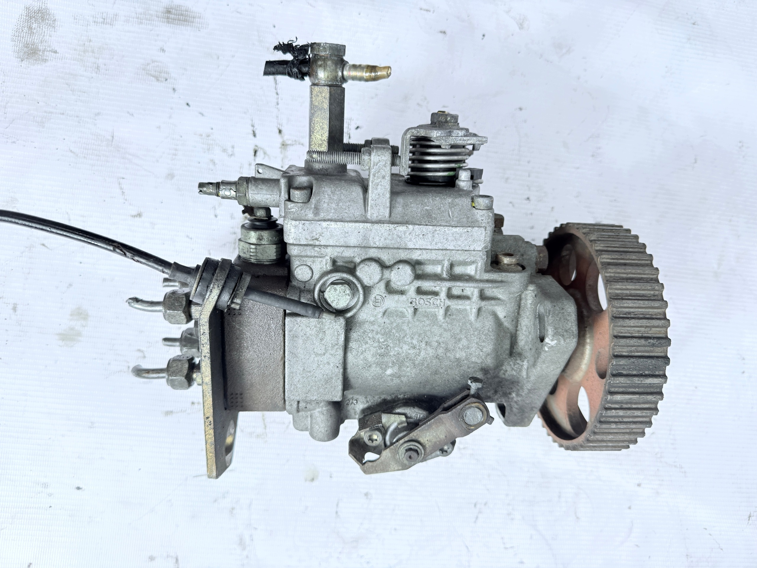 Polttoainepumppu Bosch VW Golf II 1.6 D