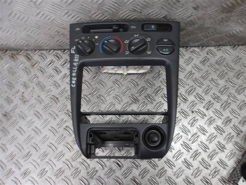 Panneau de commande de ventilation Toyota Corolla E11 Liftback A/C image 2