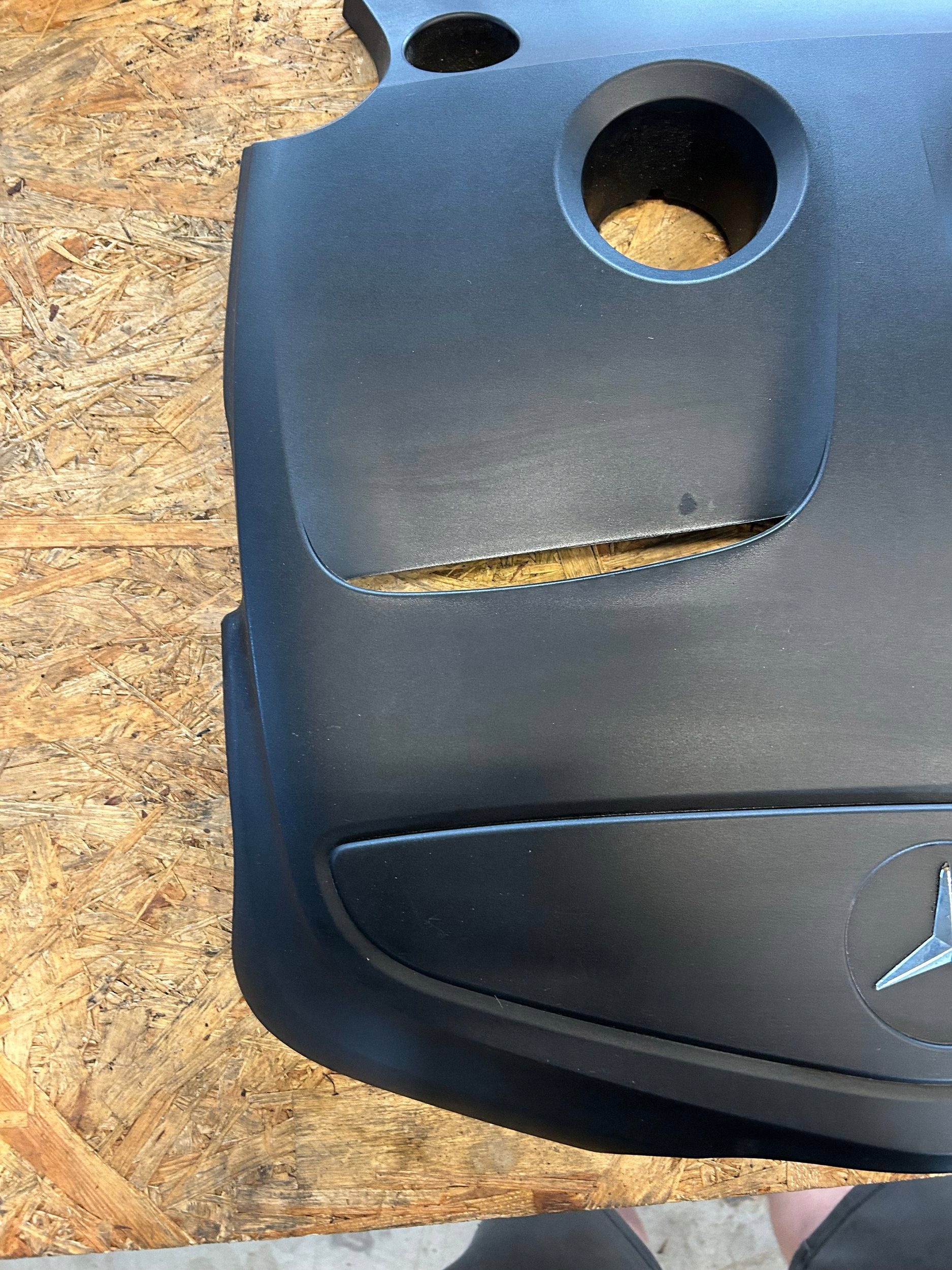 Mercedes-Benz A2700102801 moottorin suojus
