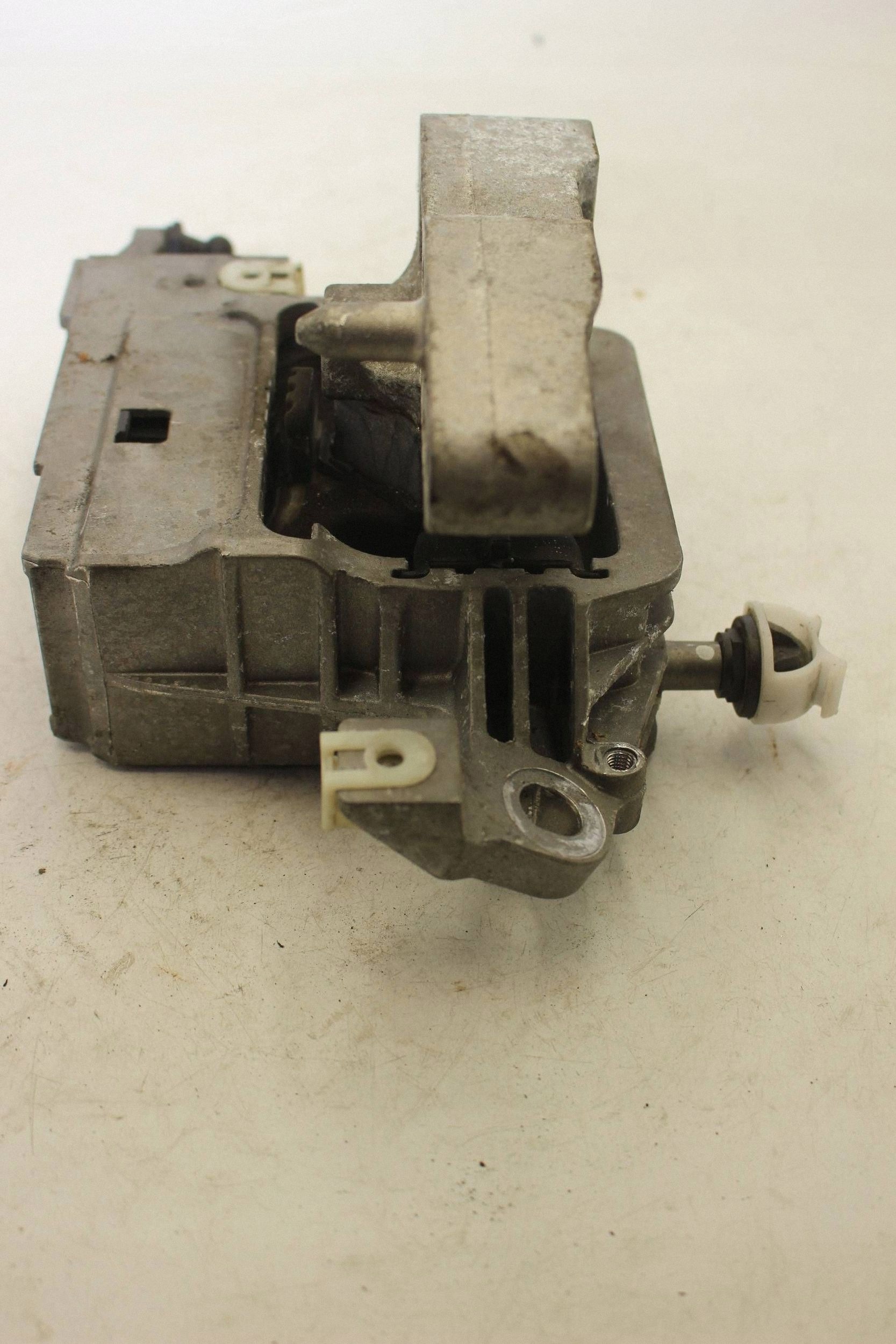 Engine Mount Bracket BMW X1 F48 6875630 Used image 3