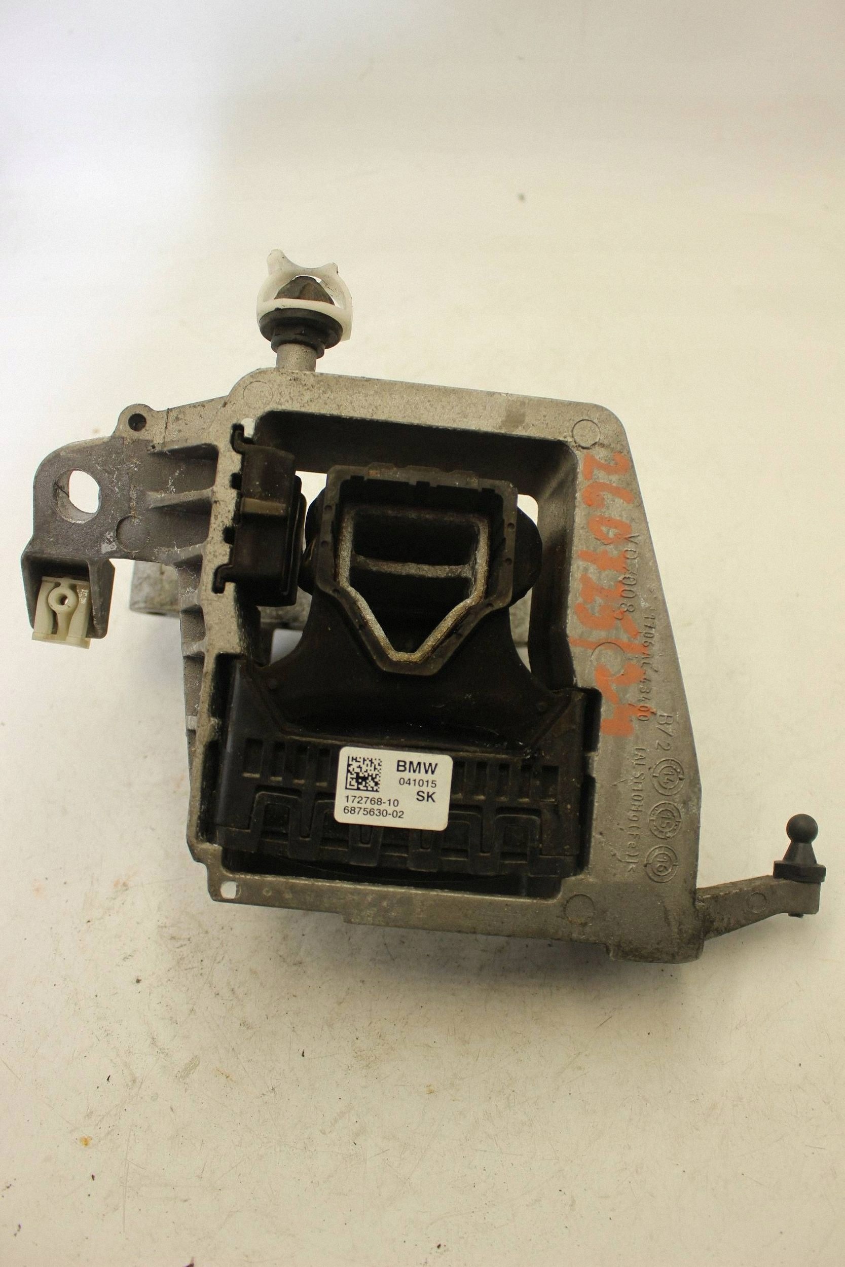 Engine Mount Bracket BMW X1 F48 6875630 Used image 5