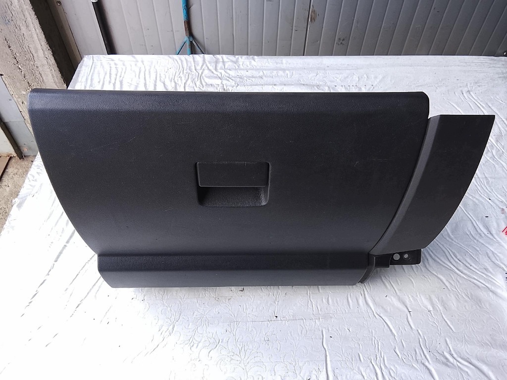 Porta-luvas Mazda 5 usado OEM K-212249-12622906 image 2