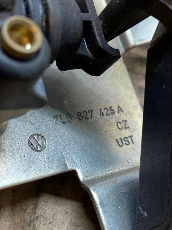 Achterklep ruitenwissermotor VW Touran 7L6959781 image 6