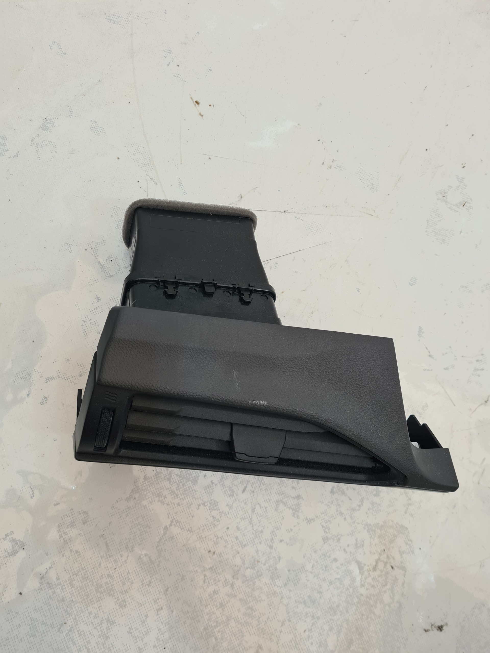 Subaru Crosstrek XV Ilmanvaihtosäleikkö S16416450