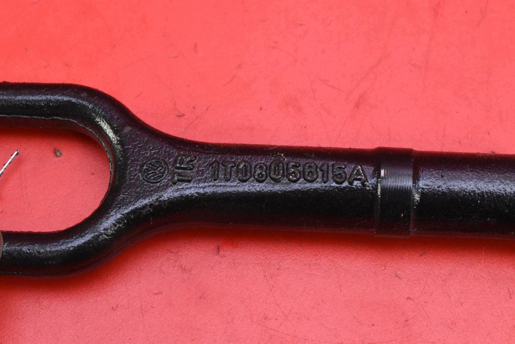 Tow Hook Eye M-1109586 1T0805815A VW Passat CC 08-12