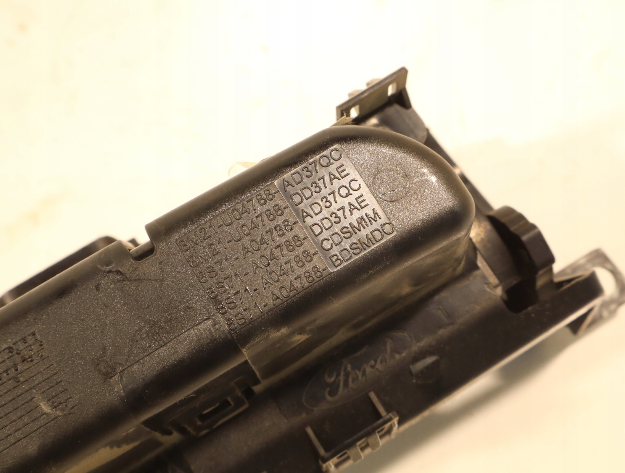 Cendrier Ford OE 8M21-U04788-AD image 6