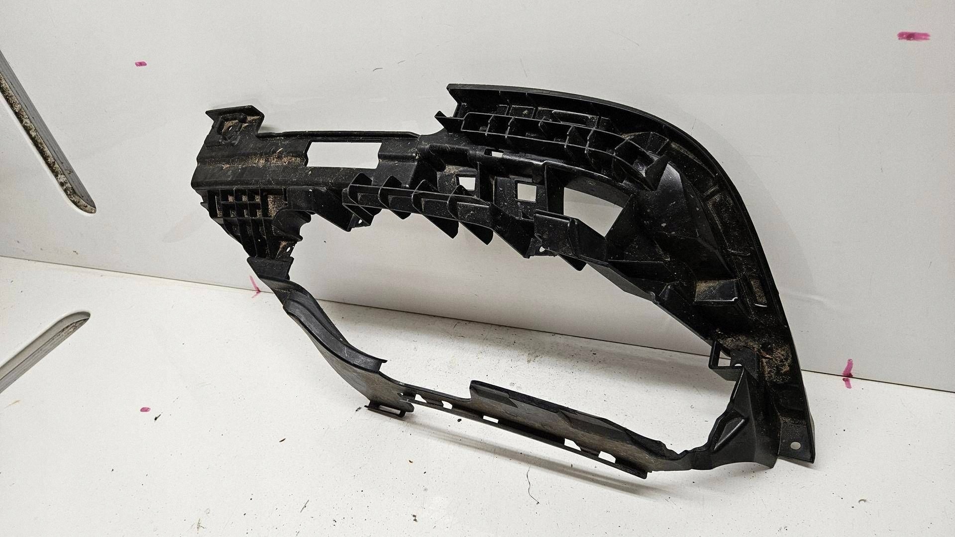 Support d'échappement droit Audi A4 B9 8W0807348 image 3