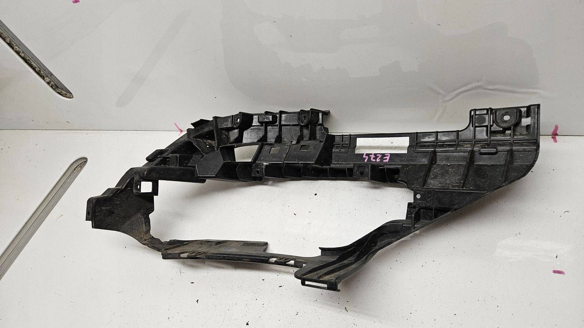 Support d'échappement droit Audi A4 B9 8W0807348 image 6