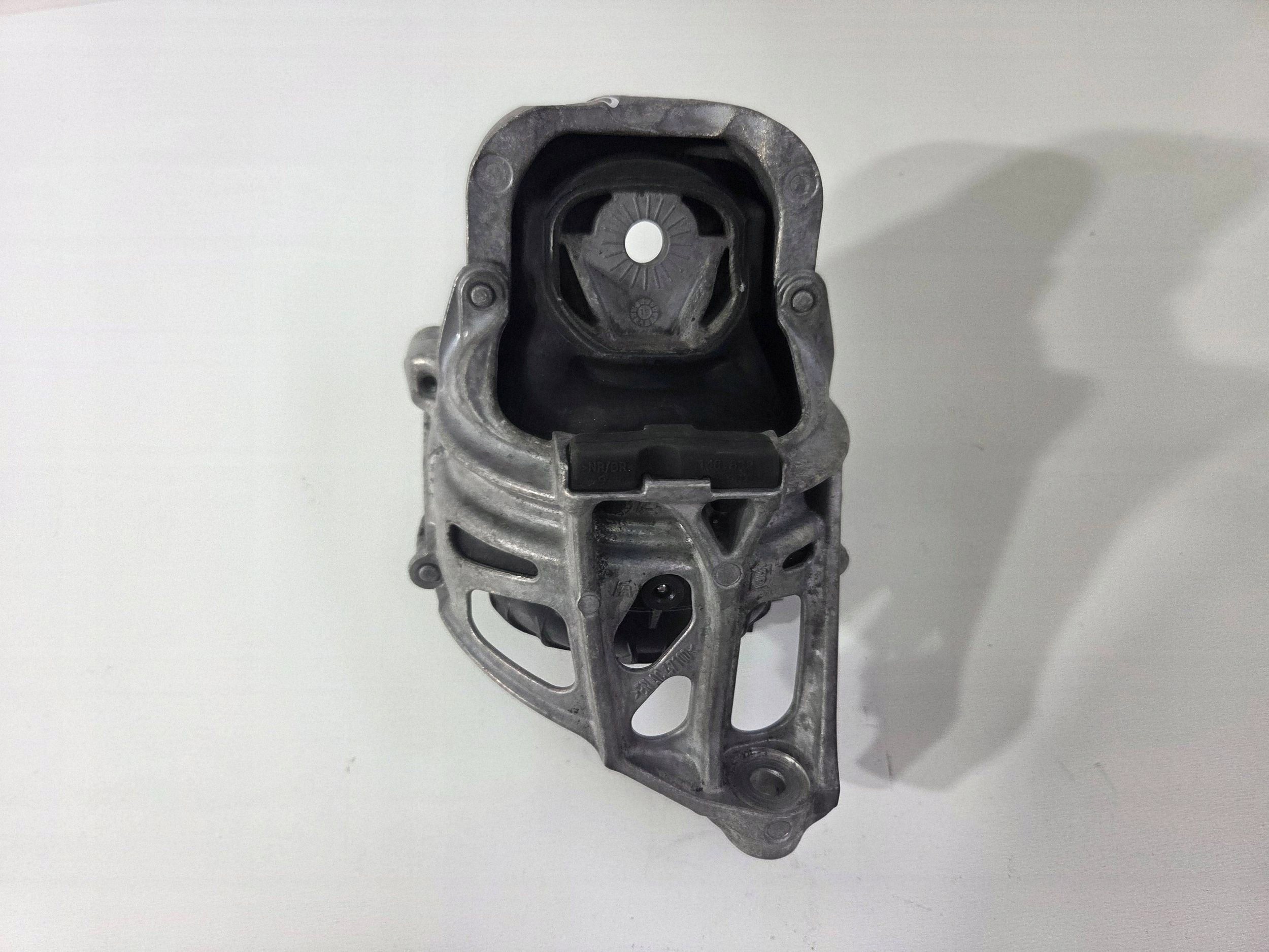 Supporto motore Audi Q5 SQ5 2.0 TDI sinistro 4M0199371M
