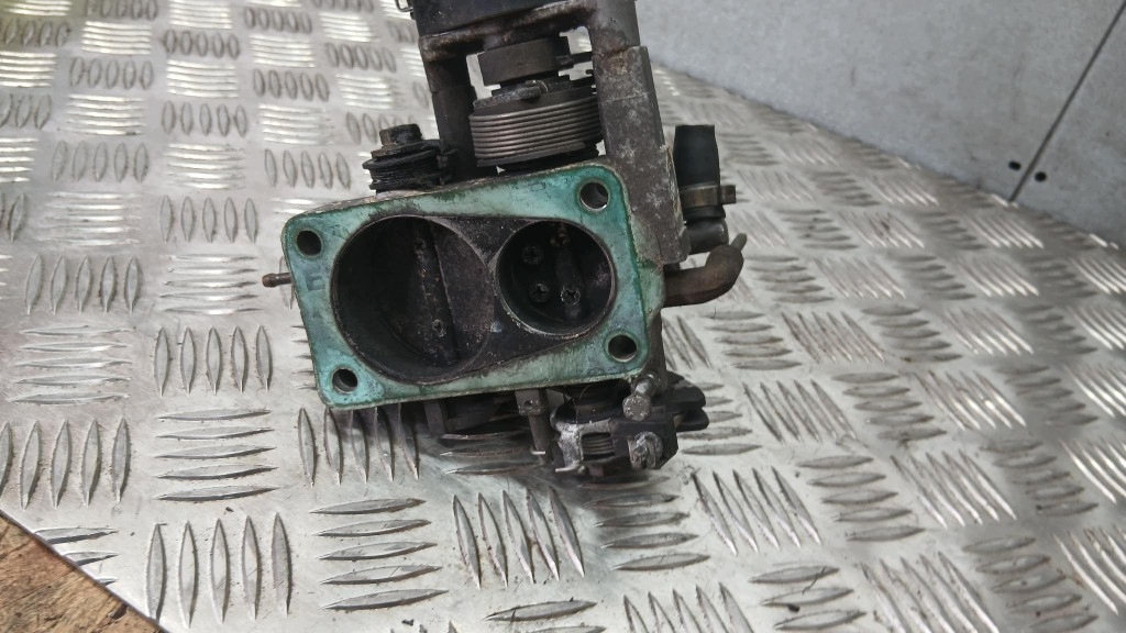 Corpo Farfallato Audi 80 B4 2.0B 037907385 image 8