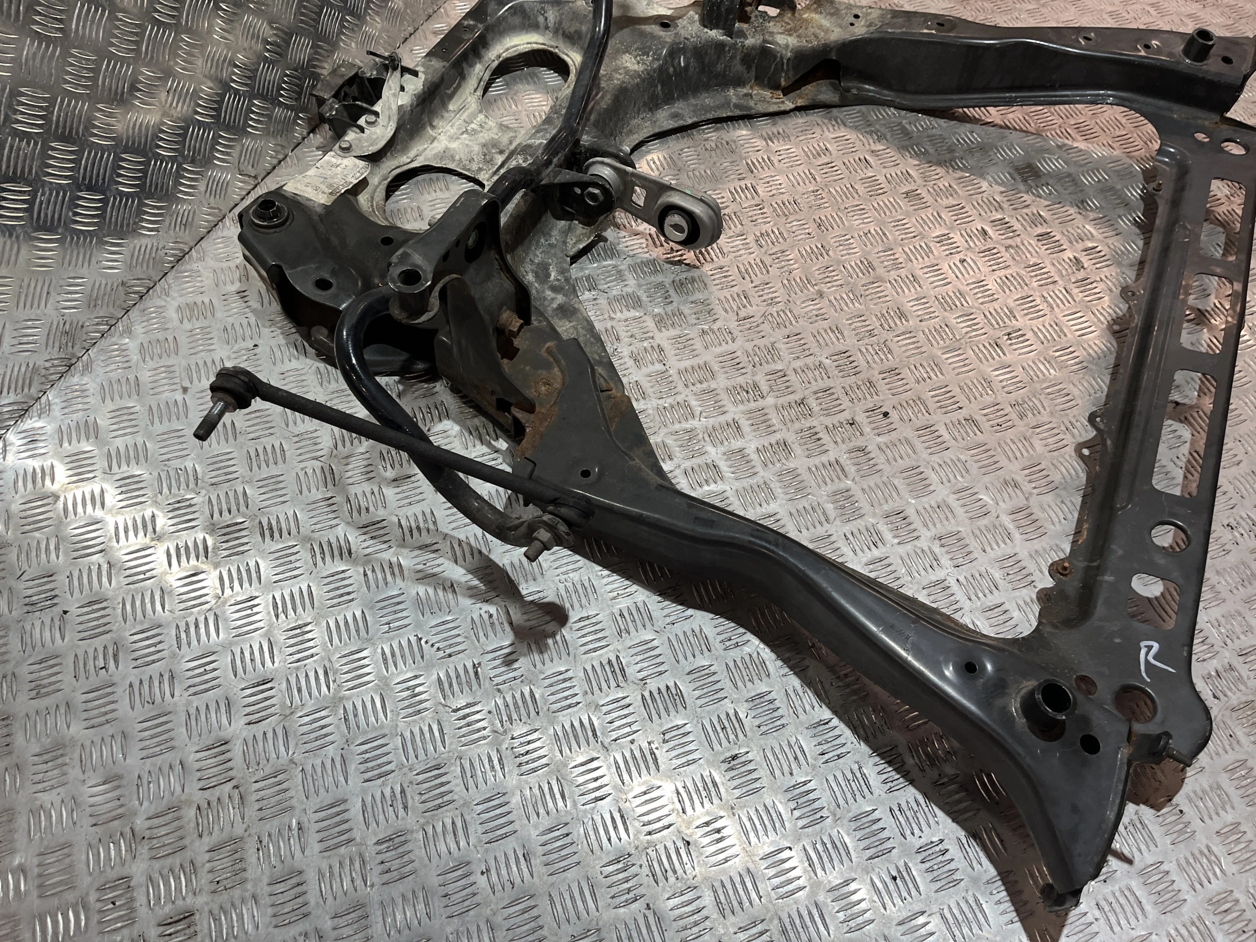 Moottorin etukannatin palkki Nissan Qashqai III J12 1.3 DIG-T