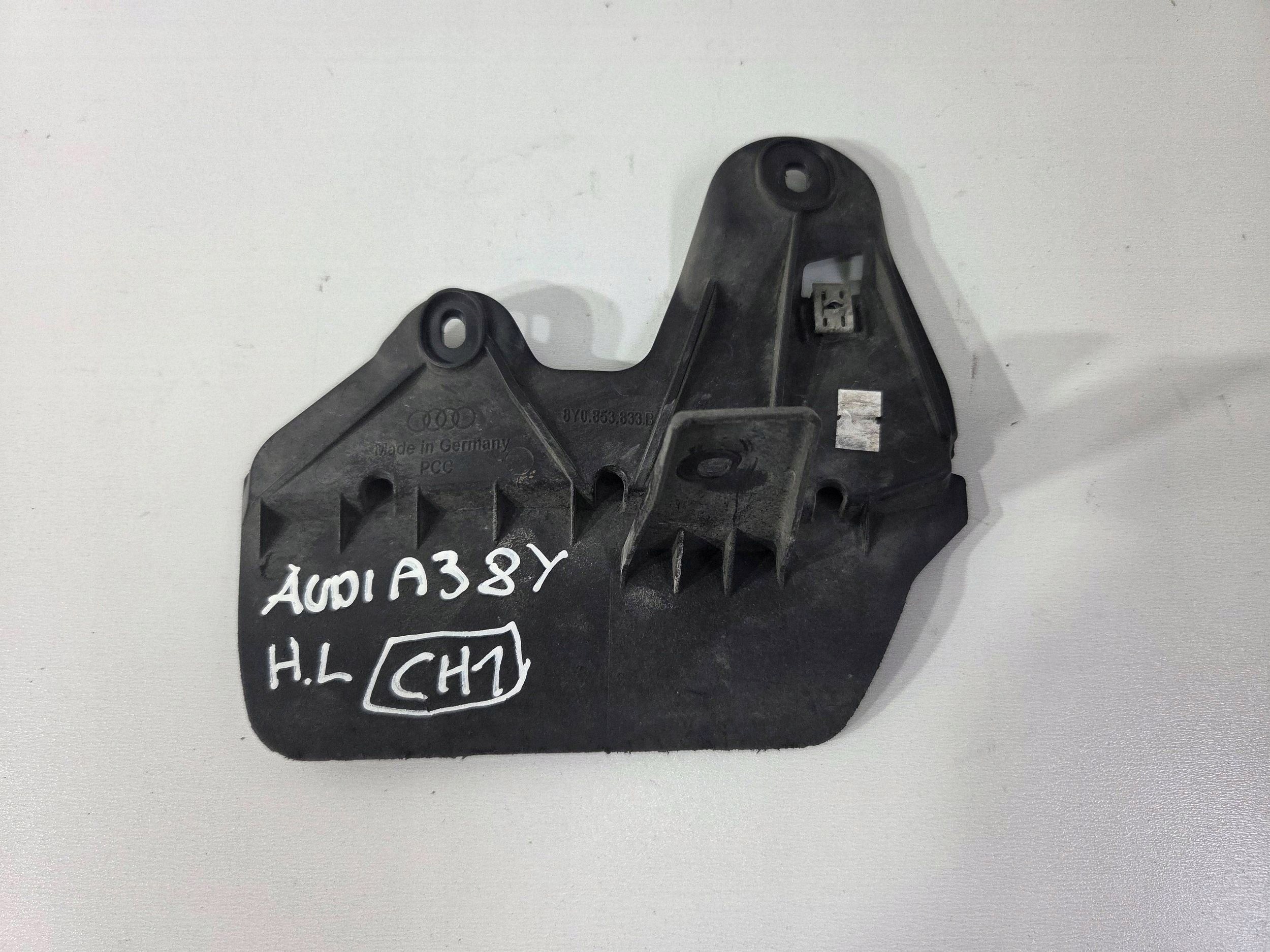 Audi A3 8Y 2021 takalokasuojat OEM